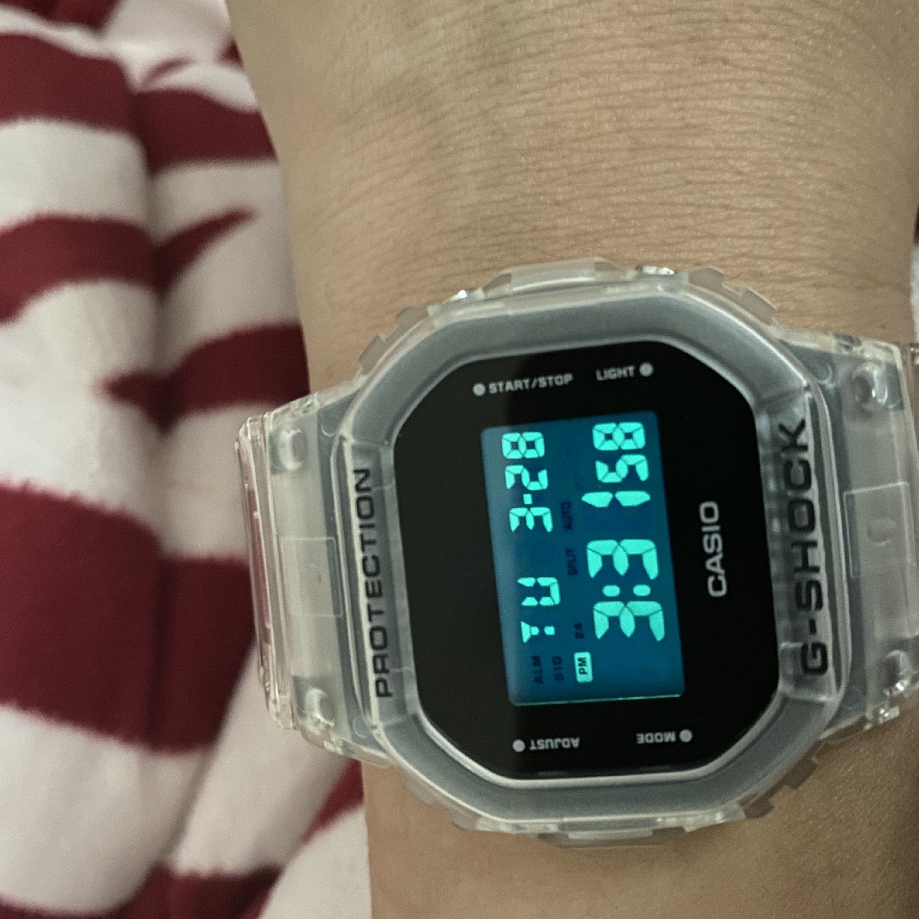 Casio G-Shock DW-5600SKE-7 착용 스타일