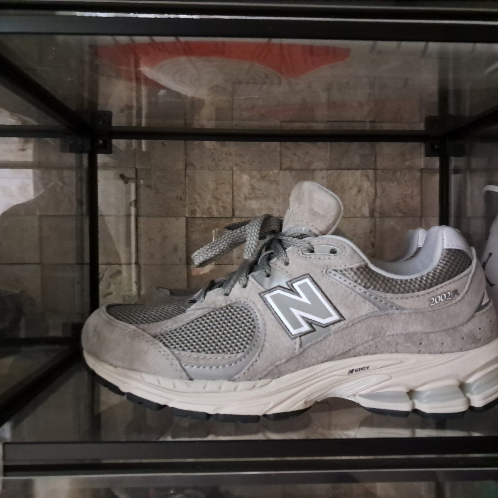 New Balance 2002R Grey 착용 스타일