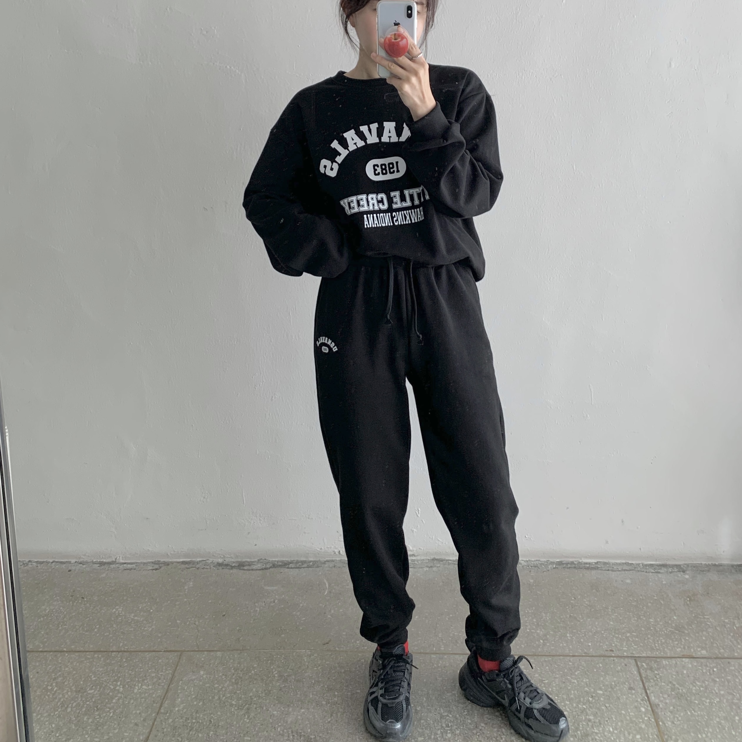 Nike V2K Run Black Anthracite 착용 스타일 - 1