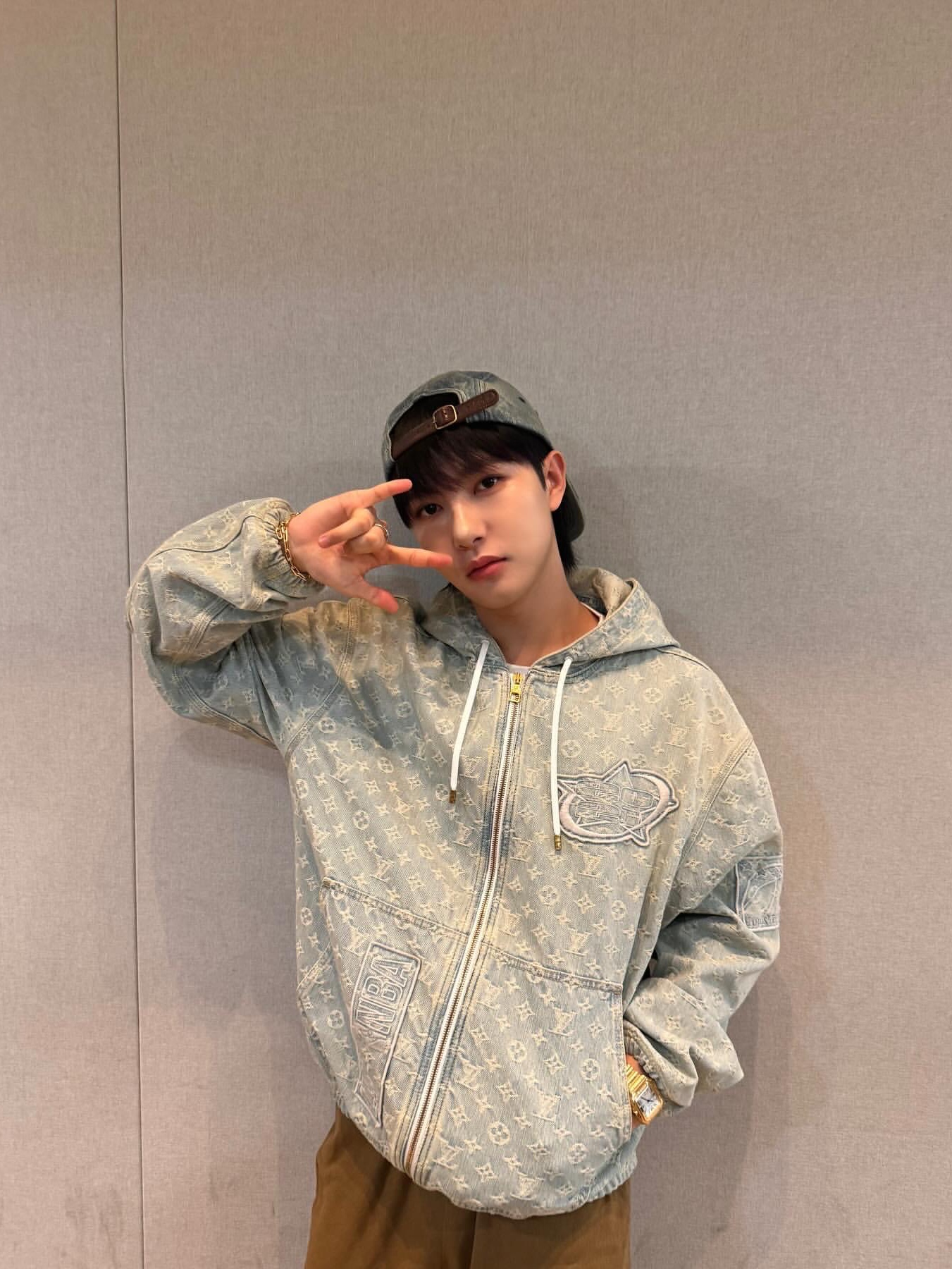 Supreme Washed Chino Twill Camp Cap Denim - 23FW, Louis Vuitton LV Trainer Sneakers Monogram Denim Blue 착용 스타일 - 3