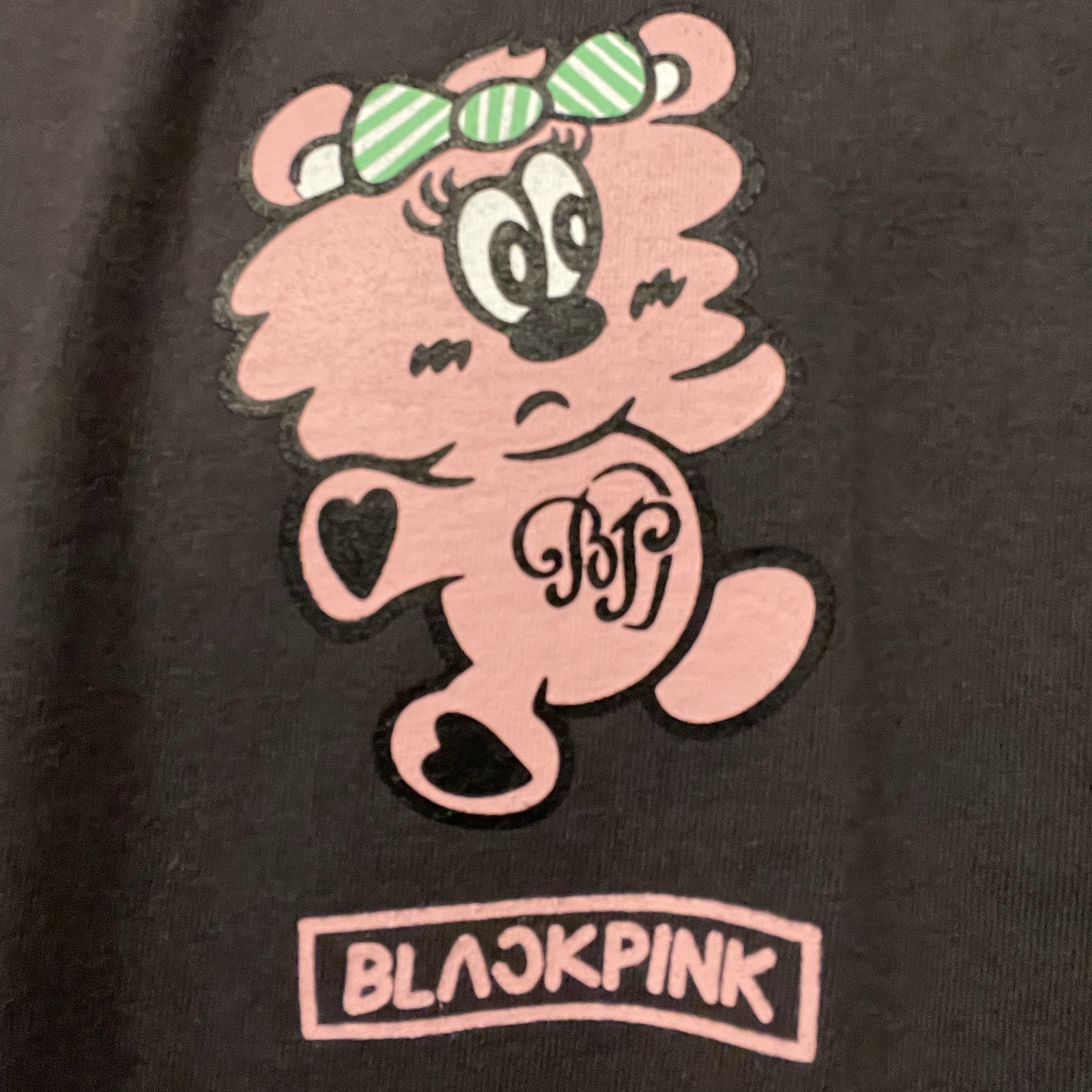 Verdy x Blackpink Plush T-Shirt Black 착용 스타일