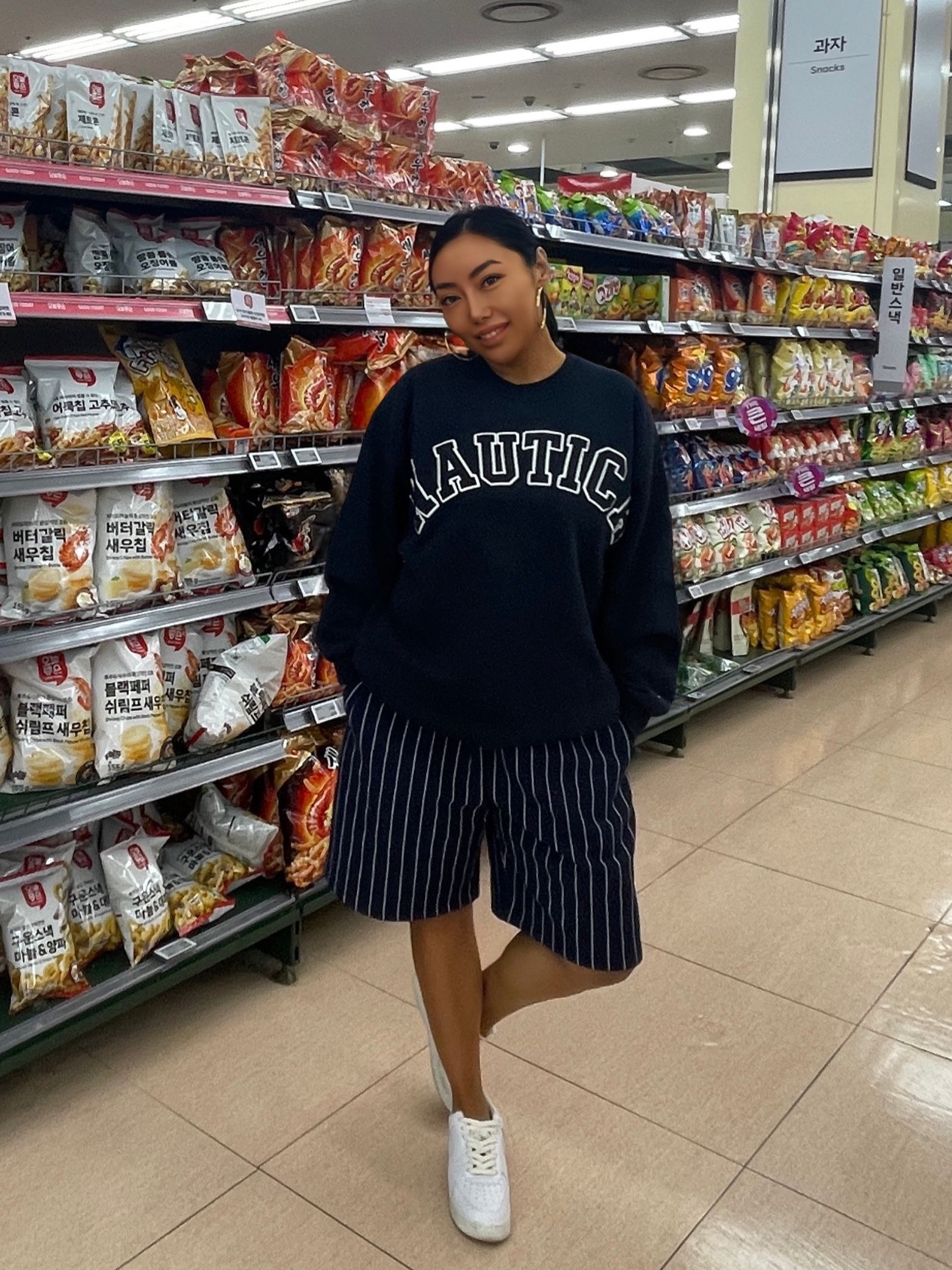 Supreme Pinstripe Sweatshort Navy - 24SS 착용 스타일