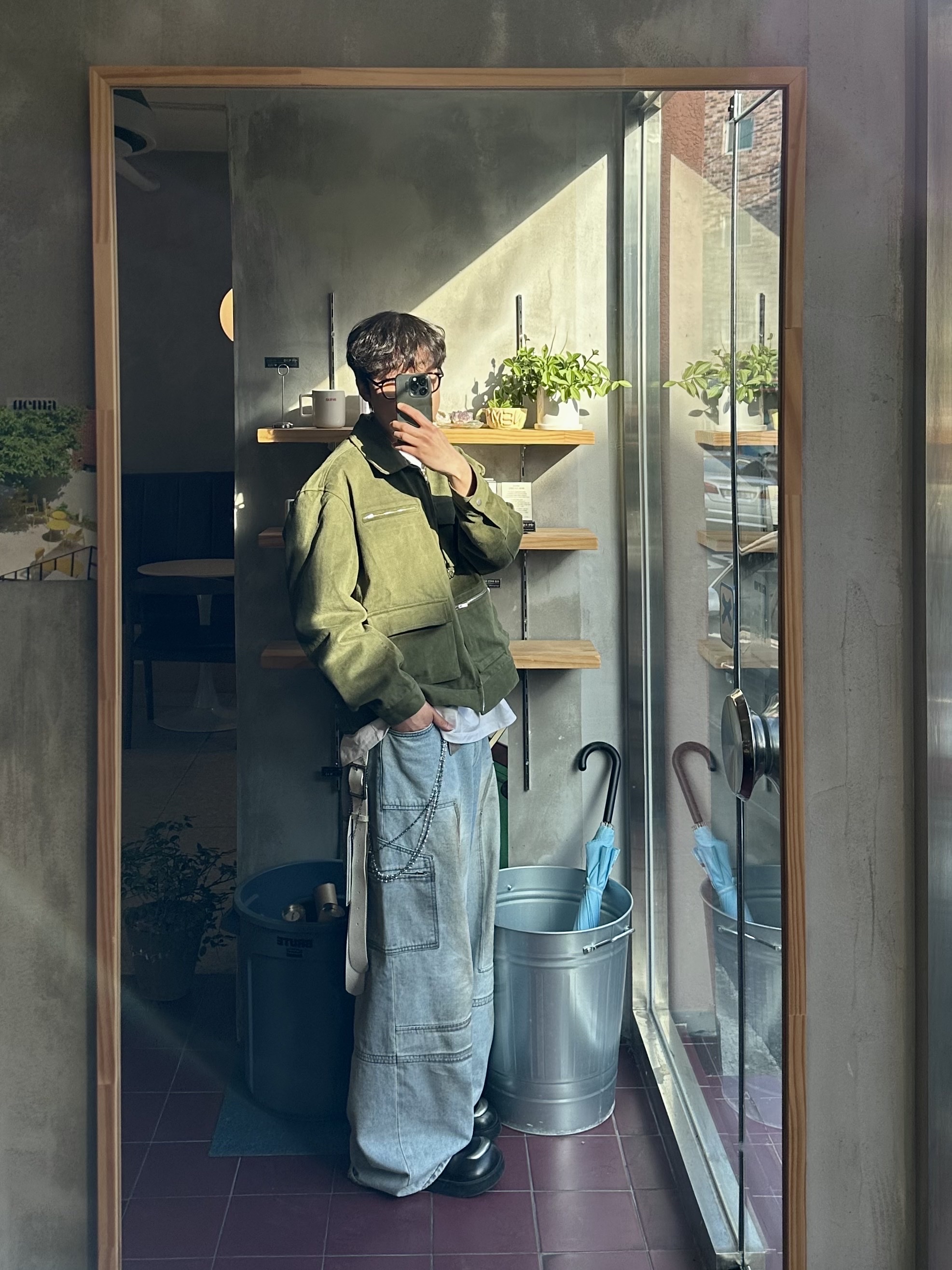 [KREAM 단독] Haleine Carpenter Cargo Dirty Washed Jean Light Blue 착용 스타일 - 8