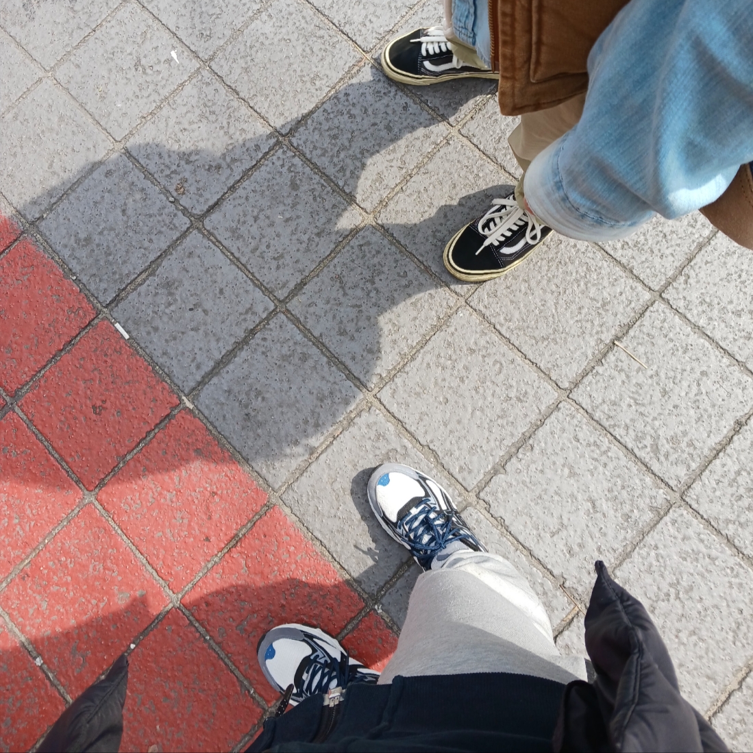 Asics Gel-Venture 6 SPS Glacier Grey, Vans Old Skool 36 DX Anaheim Factory Black White 착용 스타일 - 1