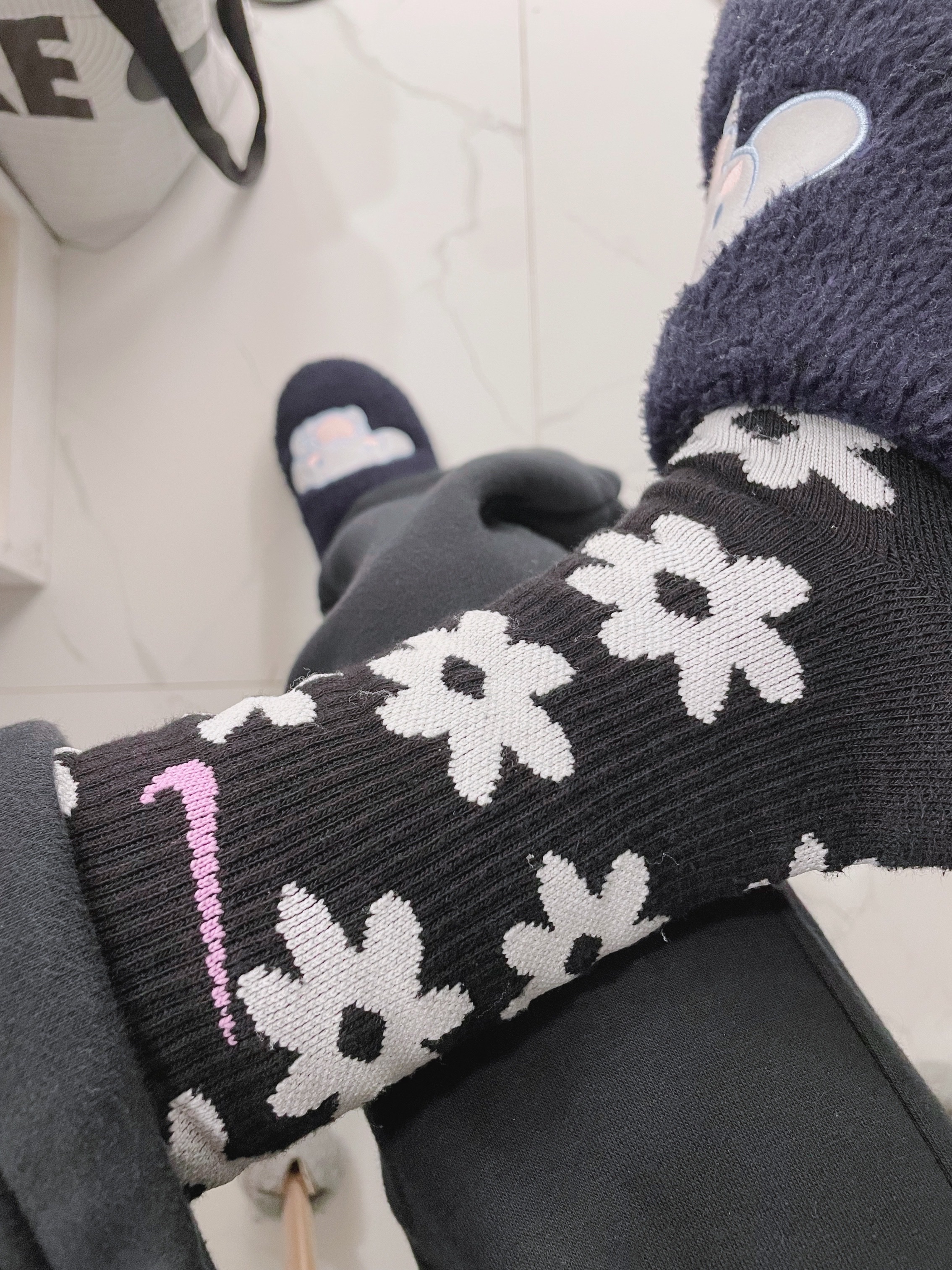 (Kids) Nike Everyday Plus Socks Multicolor (6 Pack/Korean Ver.), (W) Nike NSW Phoenix Fleece Half Zip Cropped Sweatshirt Black - US/EU 착용 스타일 - 1