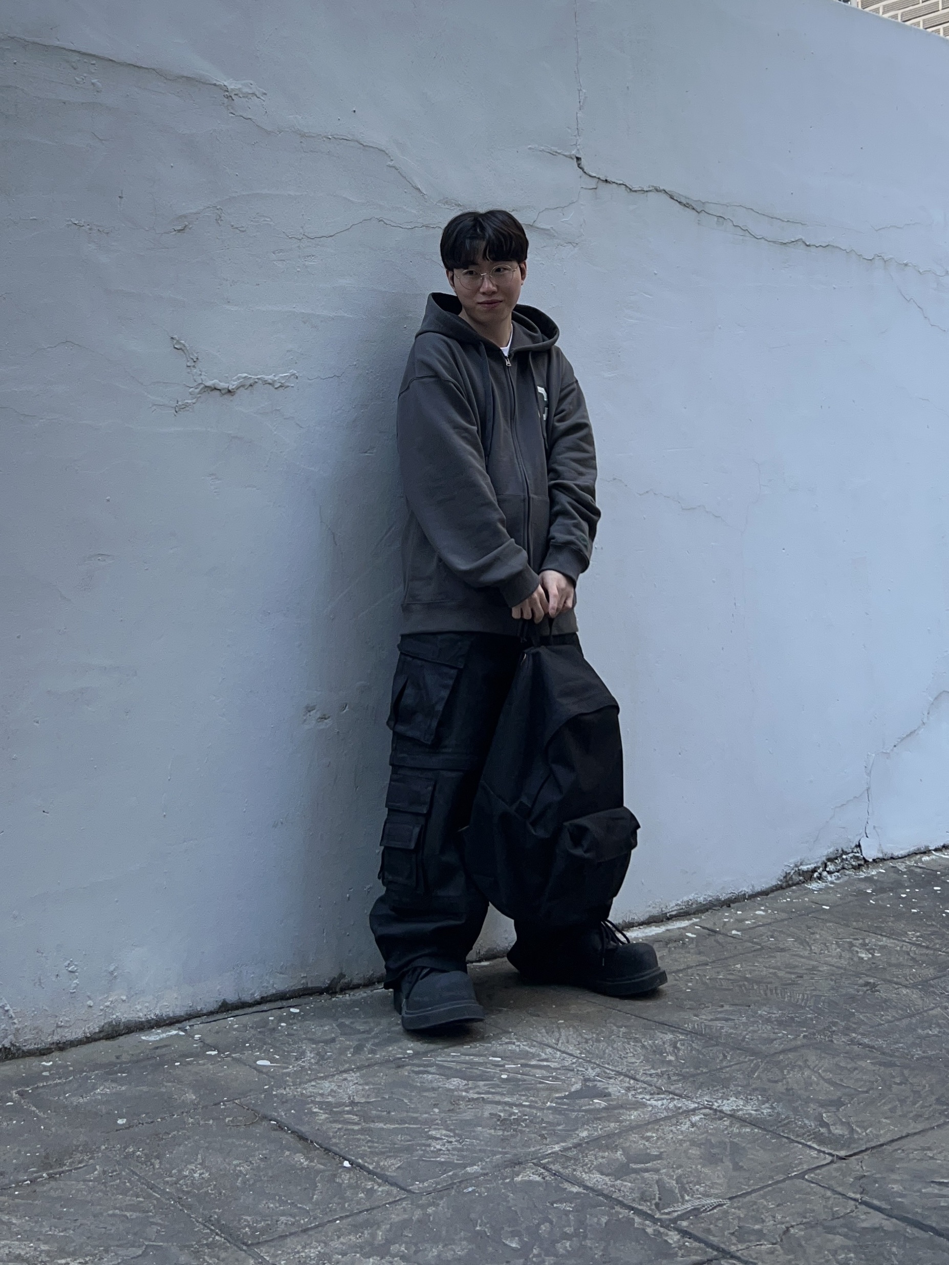 Project G/R Oversized Convertible Cargo Pants Coated Black, Comme des Garcons Homme Plus Oversized Nylon Backpack Black 착용 스타일 - 1
