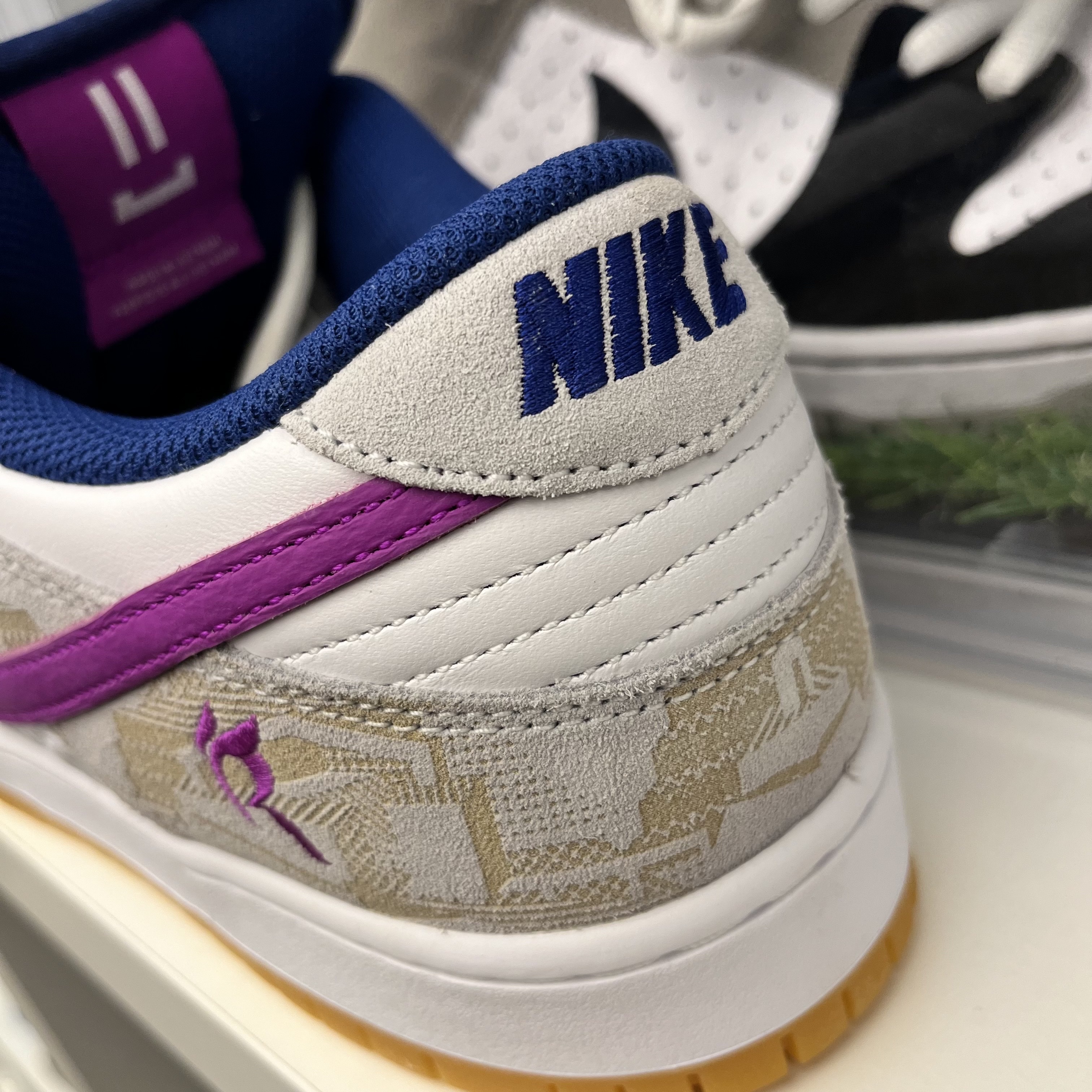 Nike x Rayssa Leal SB Dunk Low PRM Pure Platinum Vivid Purple 착용 스타일 - 3