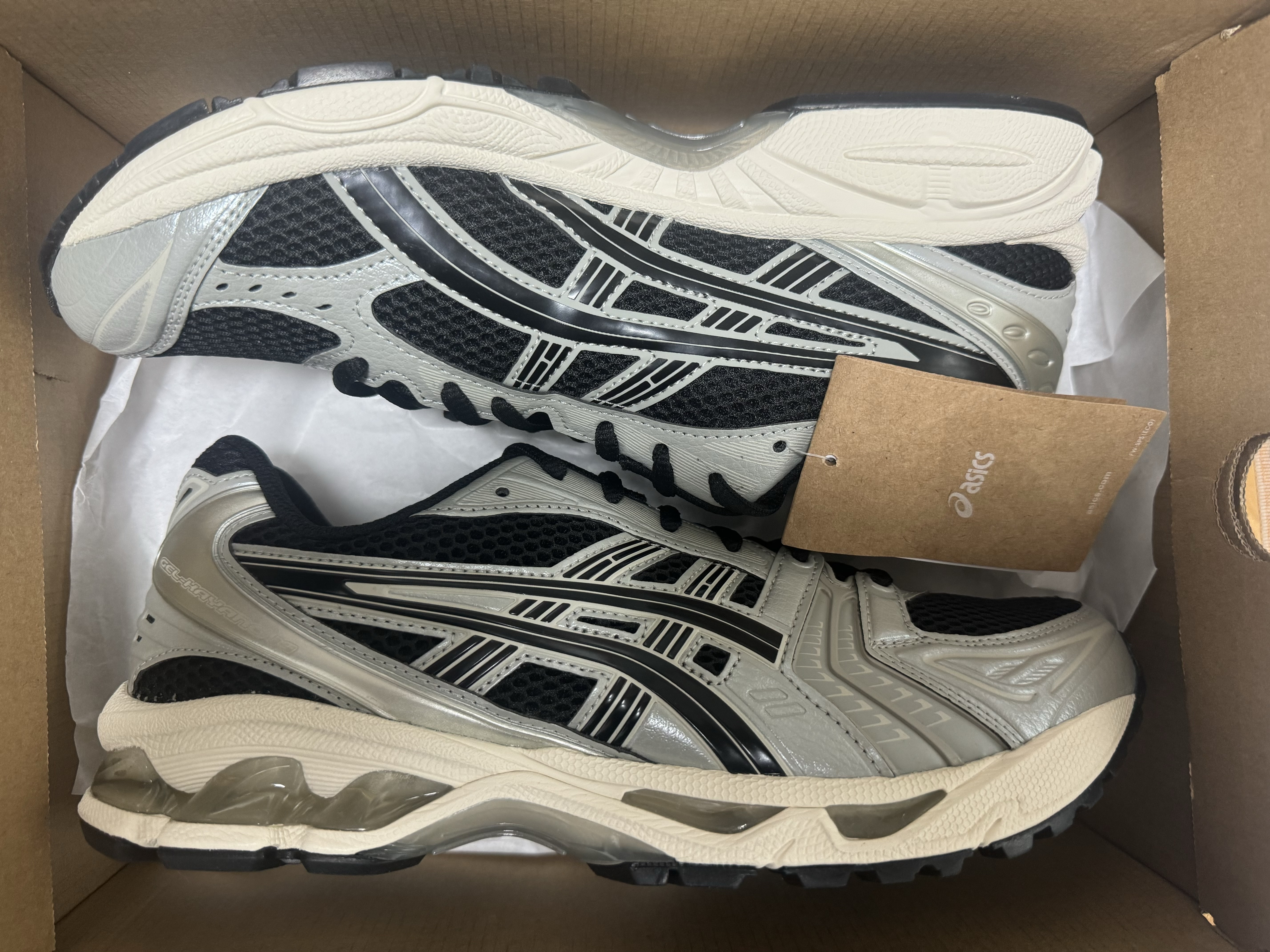 Asics Gel-Kayano 14 Black Seal Grey 착용 스타일 - 2