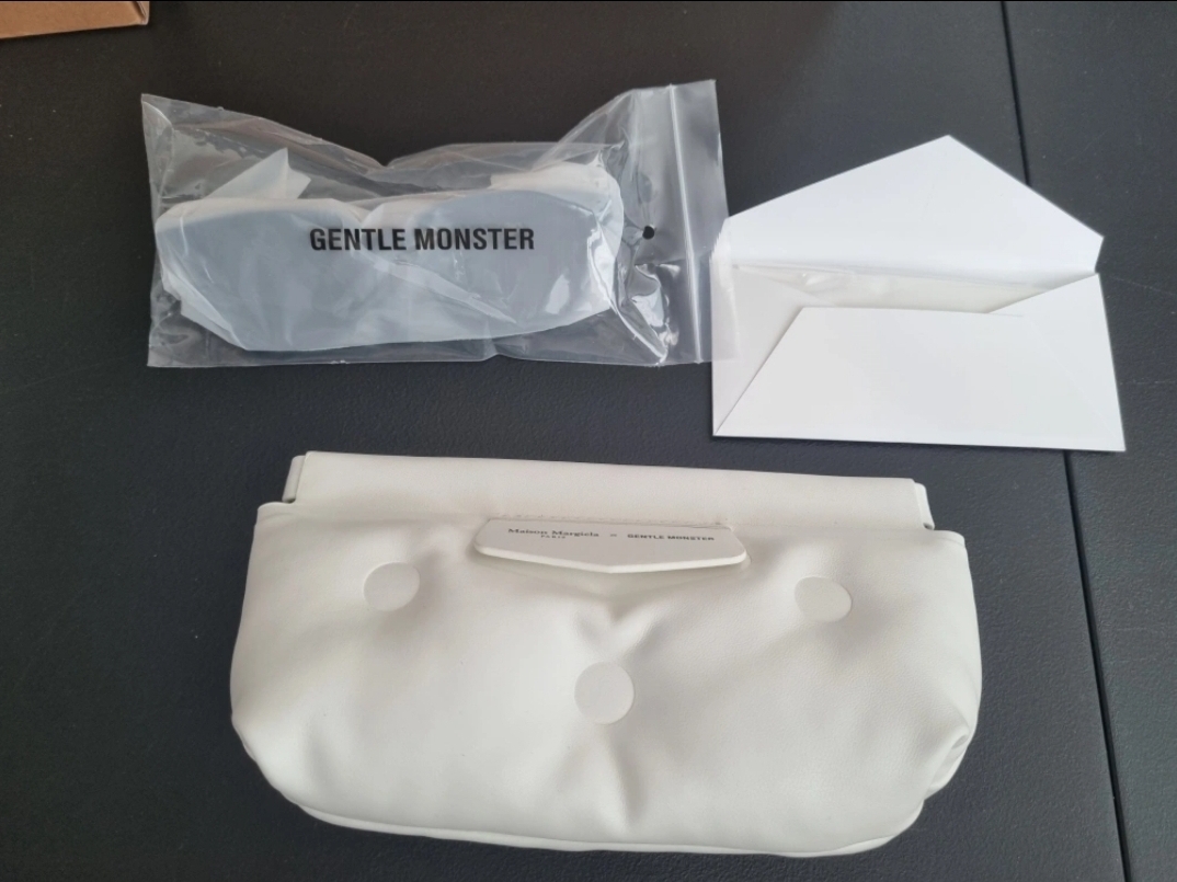 Gentle Monster x Maison Margiela MM007 Black Black 착용 스타일 - 1