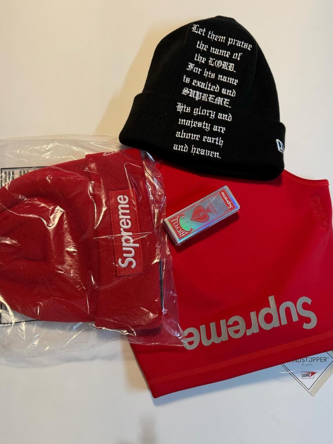 Supreme Windstopper Neck Gaiter Black - 23FW 착용 스타일