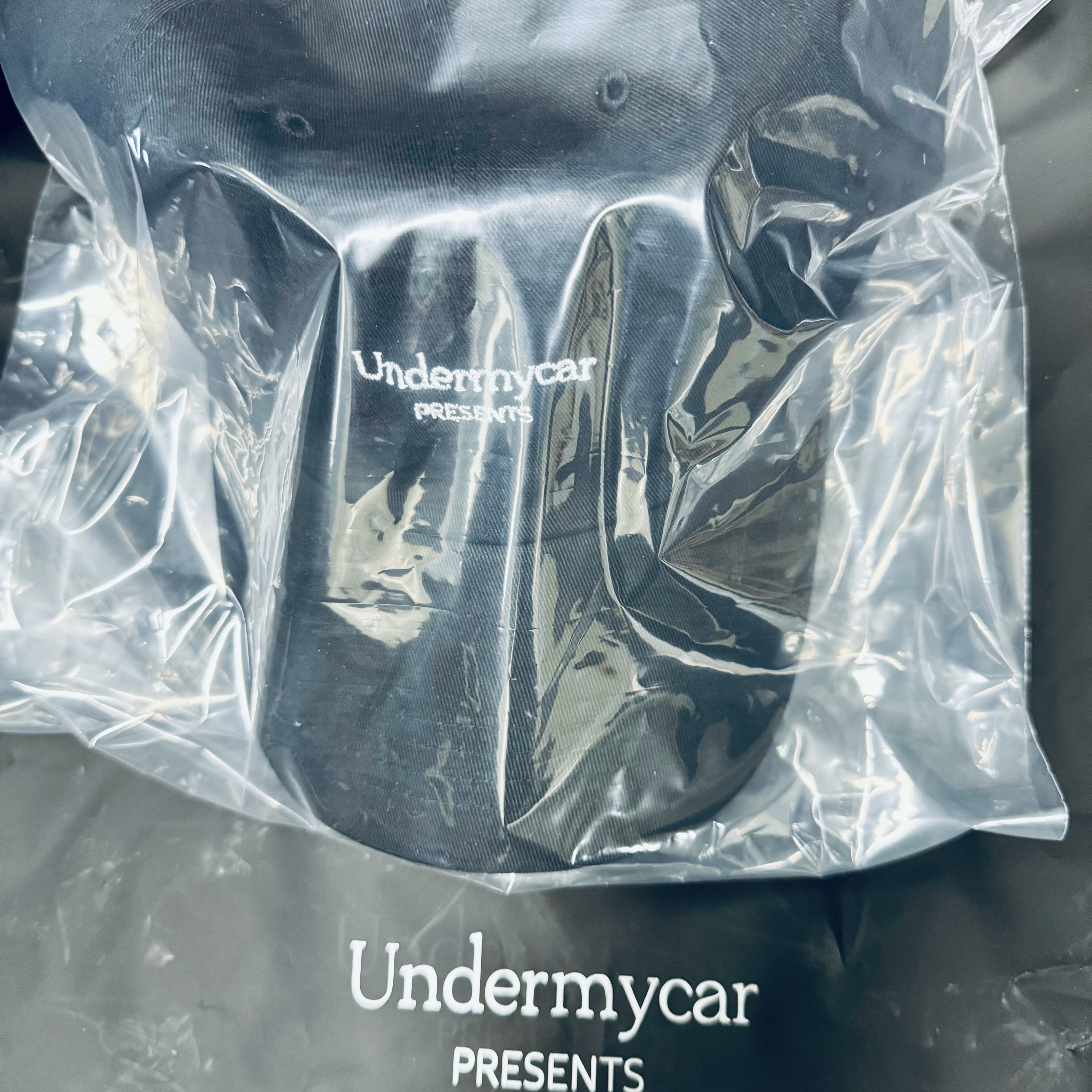 Undermycar Mu.17 Anti Fxxking Logo Play Basic Ball Cap Black / White 착용 스타일