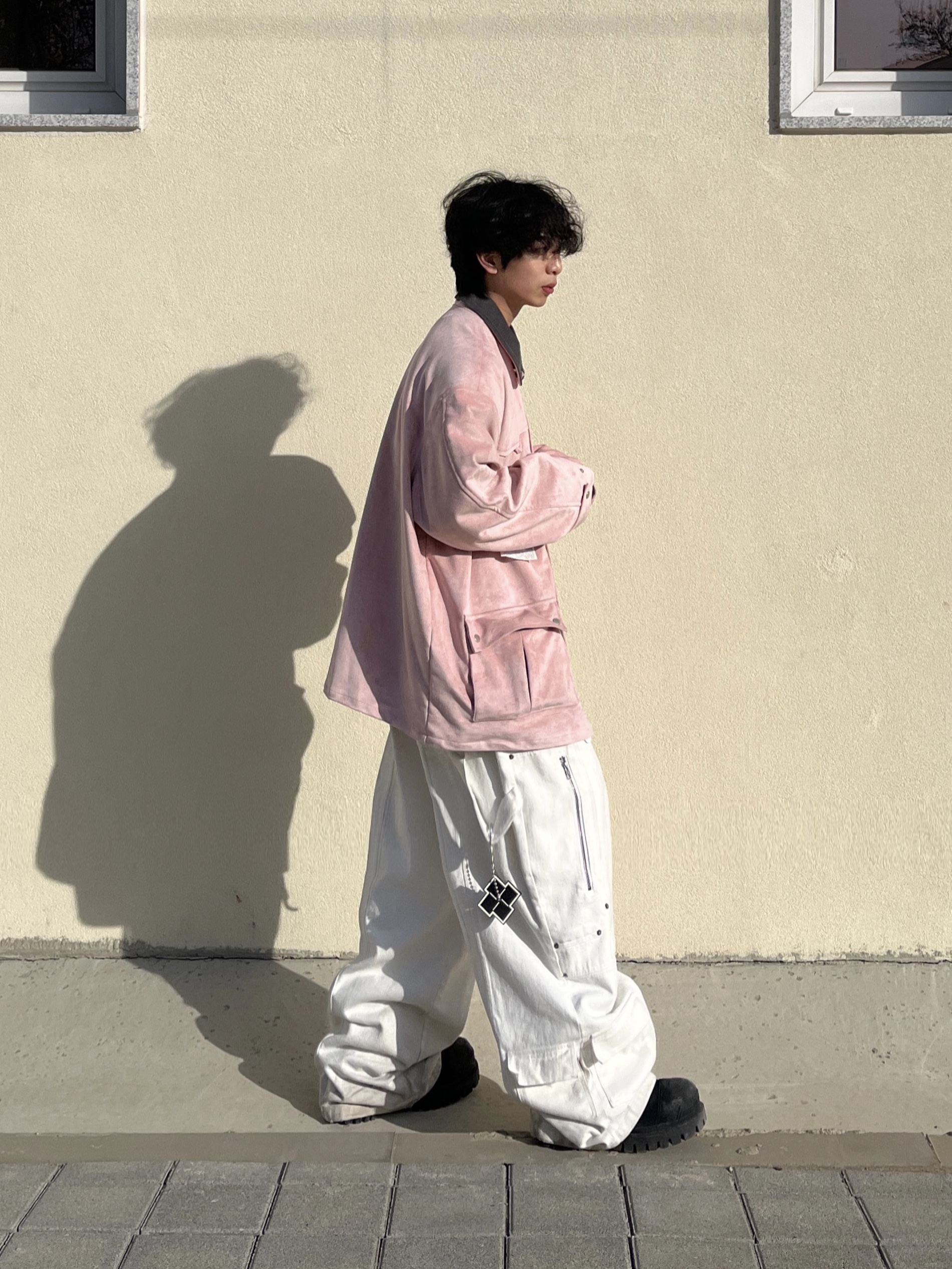 Nos Couleurs x Koin x Llud Rivet Carpenter Pants White, Balenciaga Combat Strike 20mm Boots Black 착용 스타일 - 1
