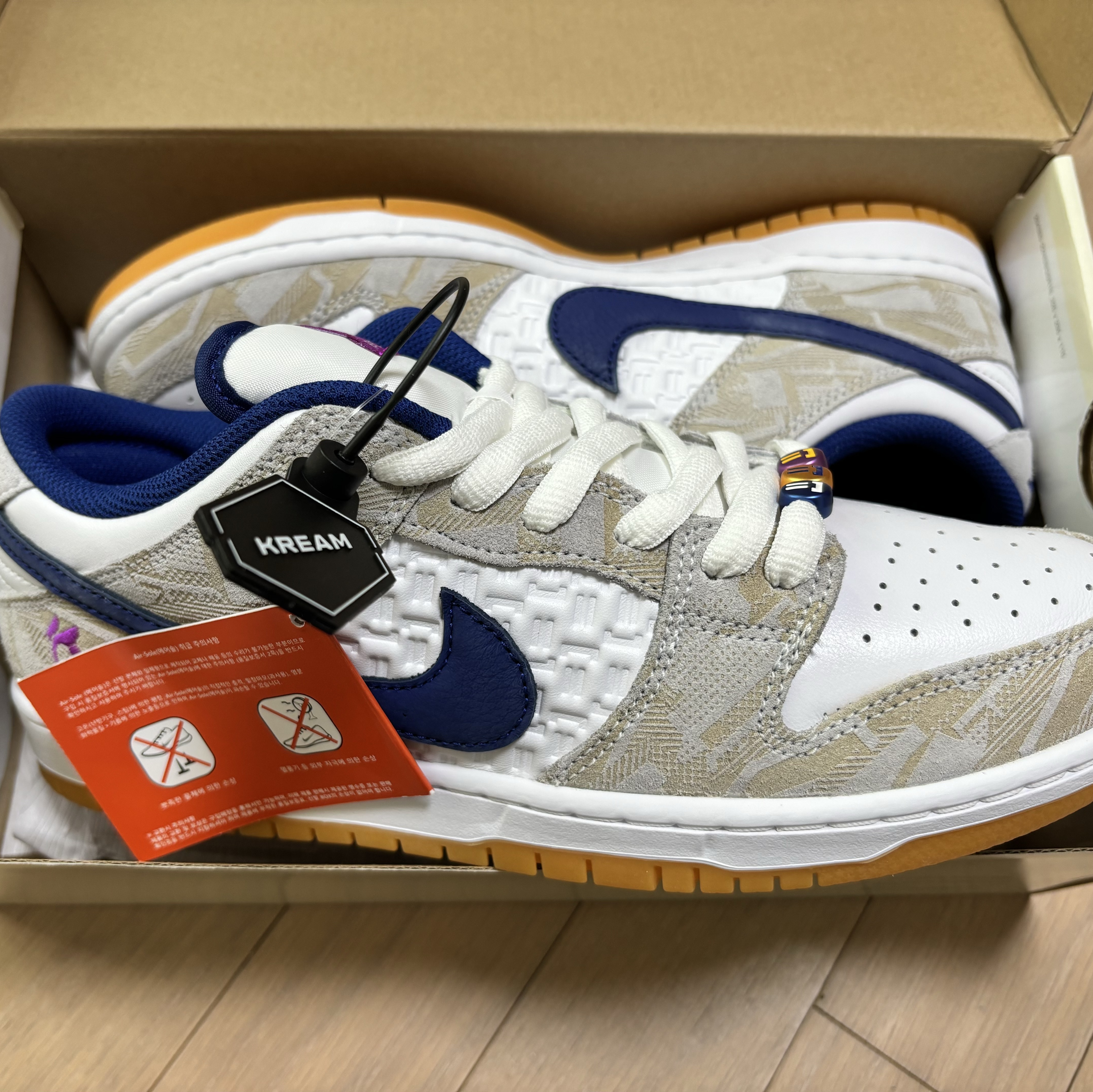 Nike x Rayssa Leal SB Dunk Low PRM Pure Platinum Vivid Purple 착용 스타일 - 2