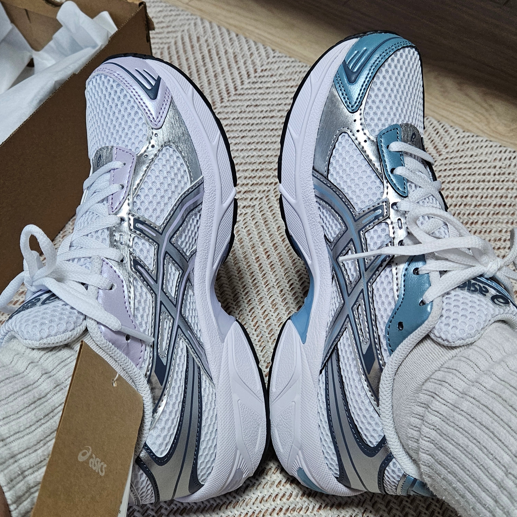 Asics Gel-1130 White Shark Skin, (W) Asics Gel-1130 White Faded Ash Rock 착용 스타일