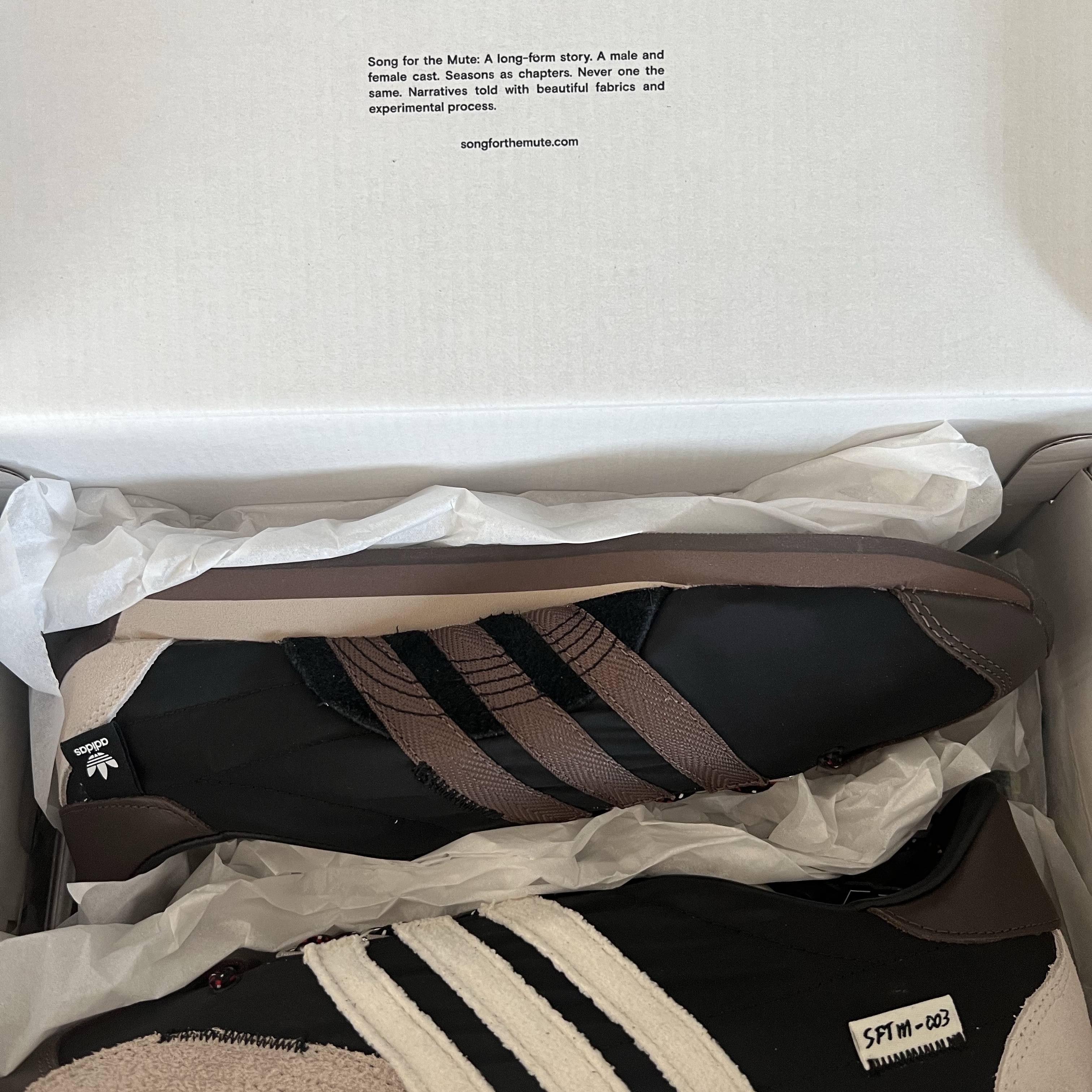Adidas x Song for the Mute Country OG Core Black Core White 착용 스타일 - 2