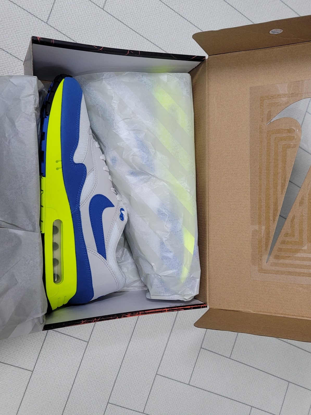 Nike Air Max 1 '86 OG Royal Volt 착용 스타일 - 1