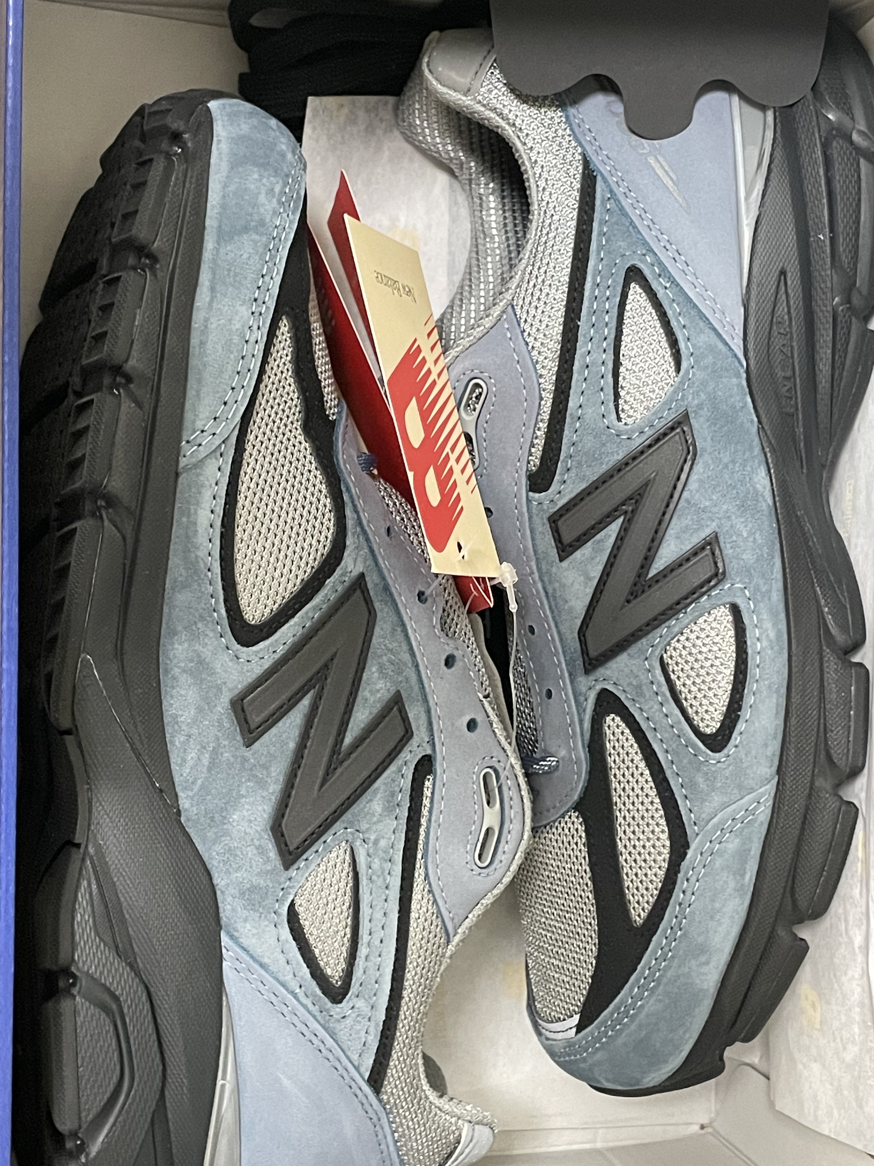 New Balance 990v4 Made in USA Arctic Grey 착용 스타일 - 2