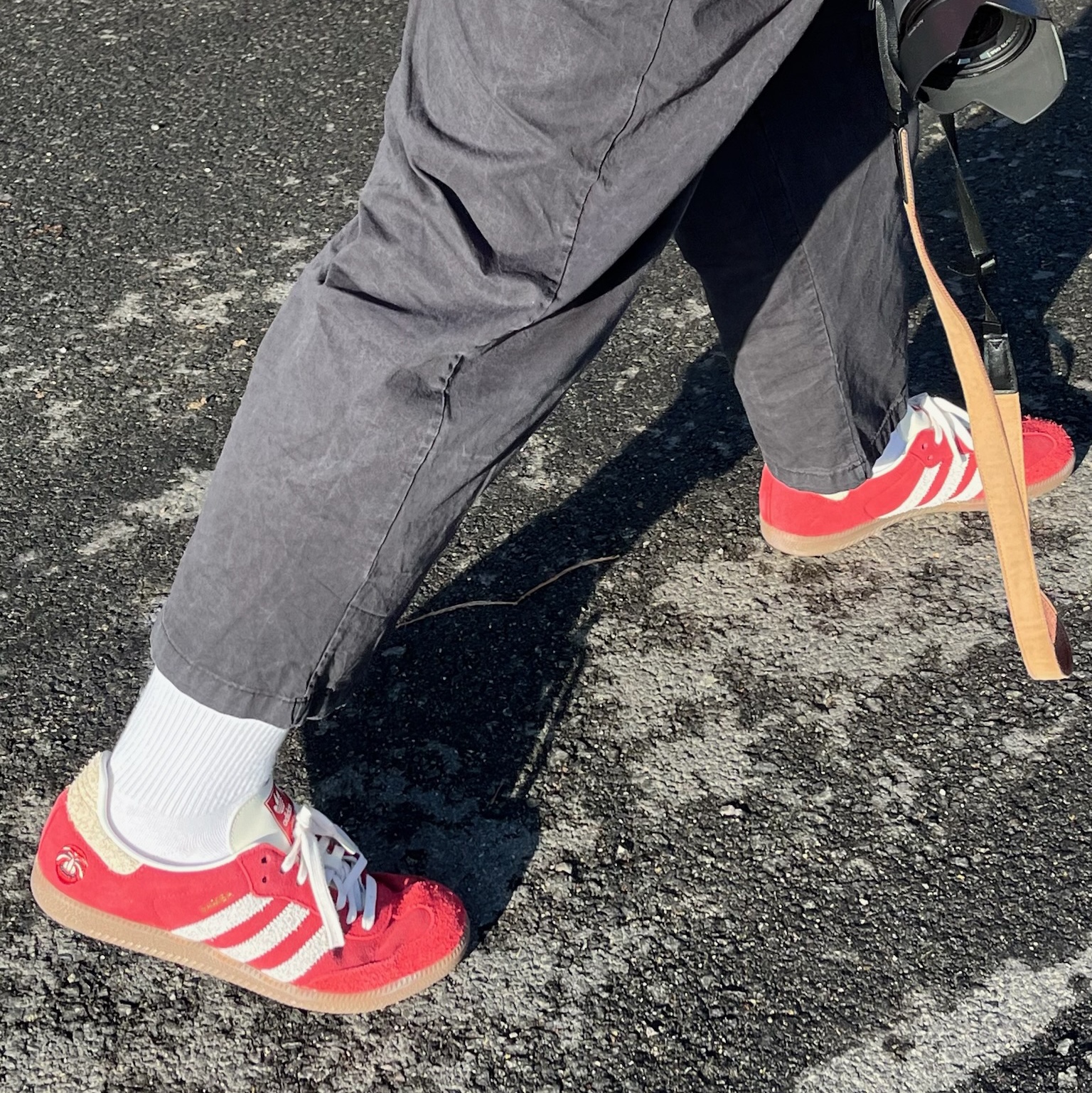 Adidas Samba OG Tal Better Scarlet Off White 착용 스타일