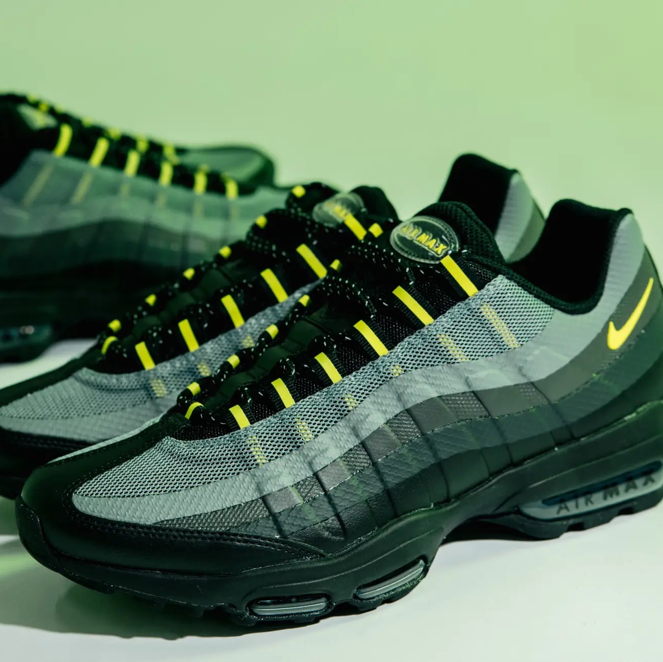 Nike Air Max BW OG Persian Violet, Nike Air Max 95 OG Neon Yellow 2020 착용 스타일 - 4