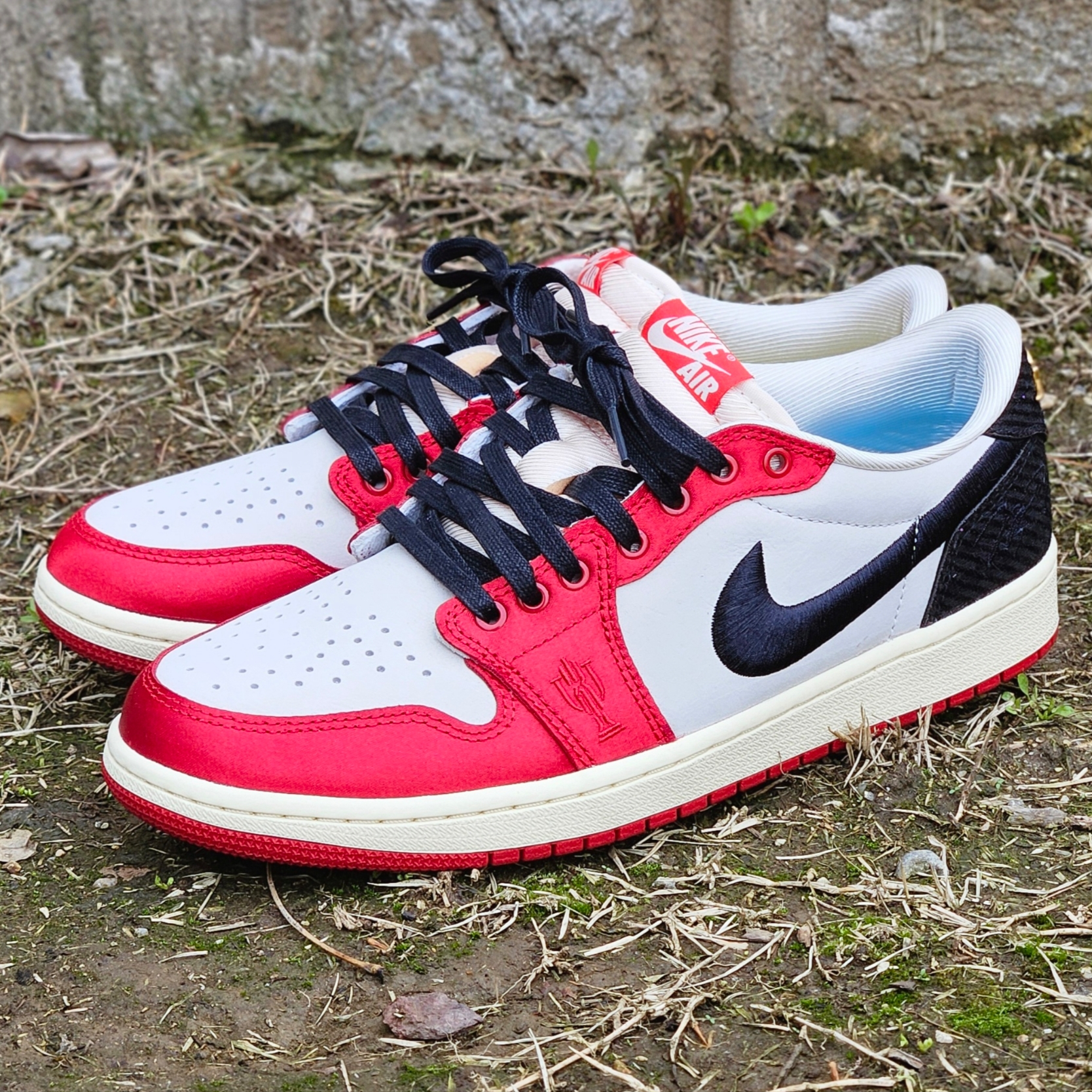 Jordan 1 x Trophy Room Retro Low OG SP Sail Varsity Red 착용 스타일 - 8