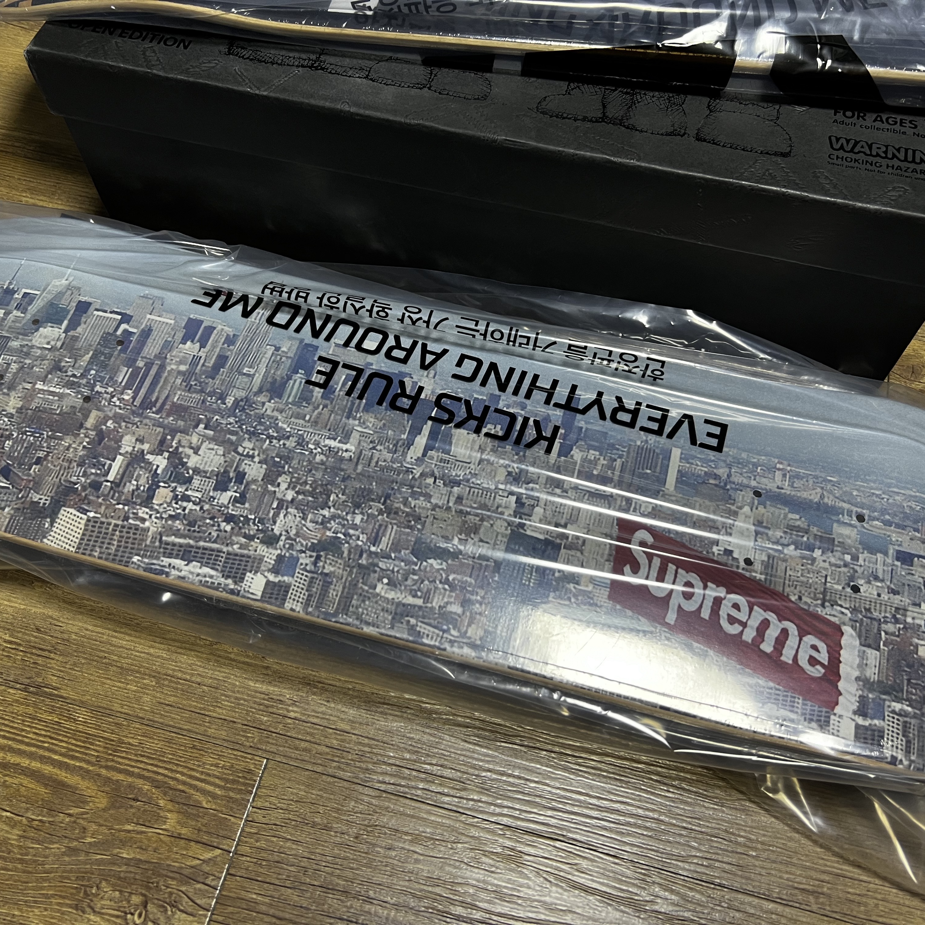 Supreme Smurf Skateboard Deck Black - 20FW, Supreme Aerial Skateboard Deck Multi-Color - 20FW 착용 스타일 - 2
