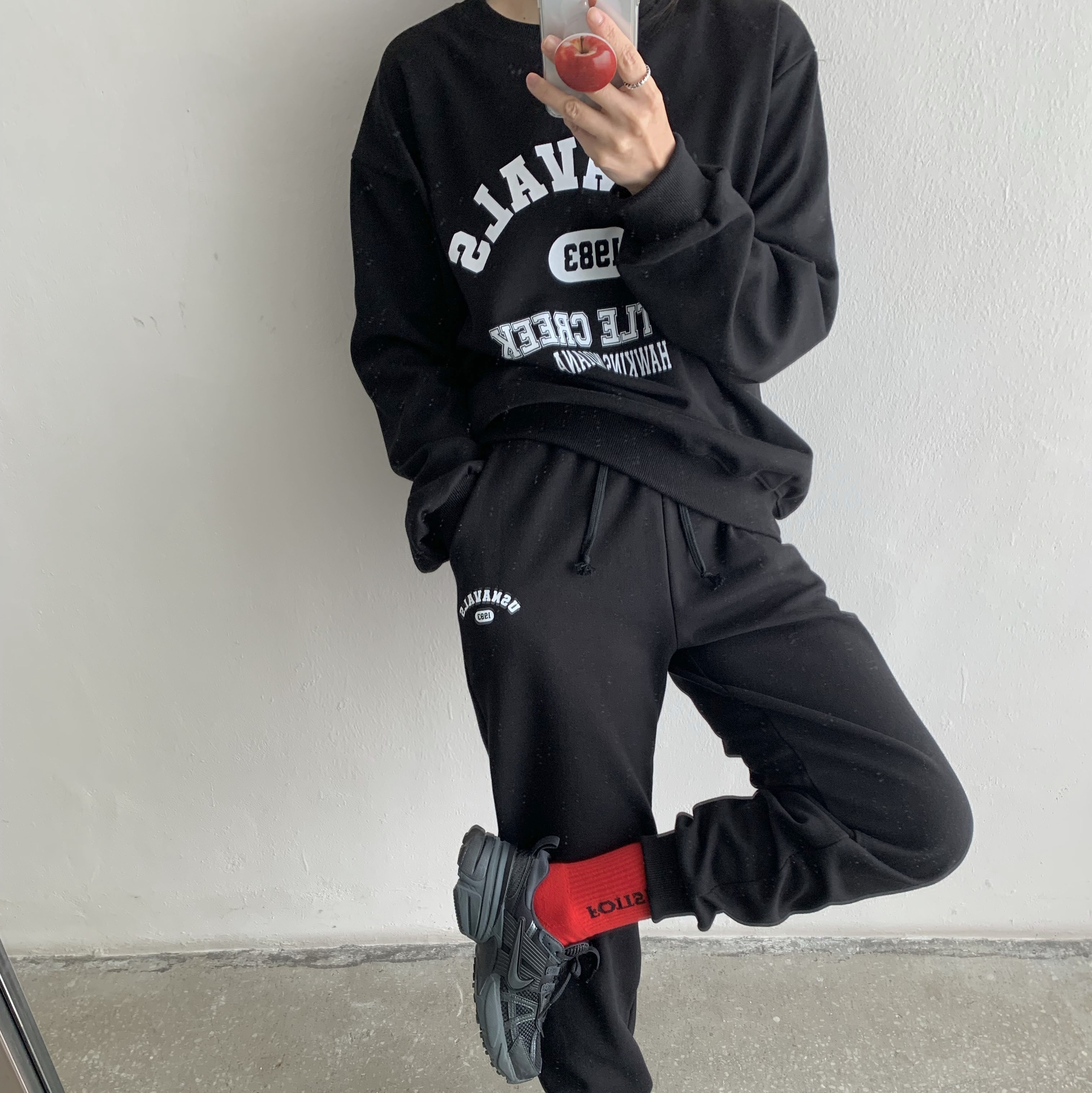 Nike V2K Run Black Anthracite 착용 스타일 - 3