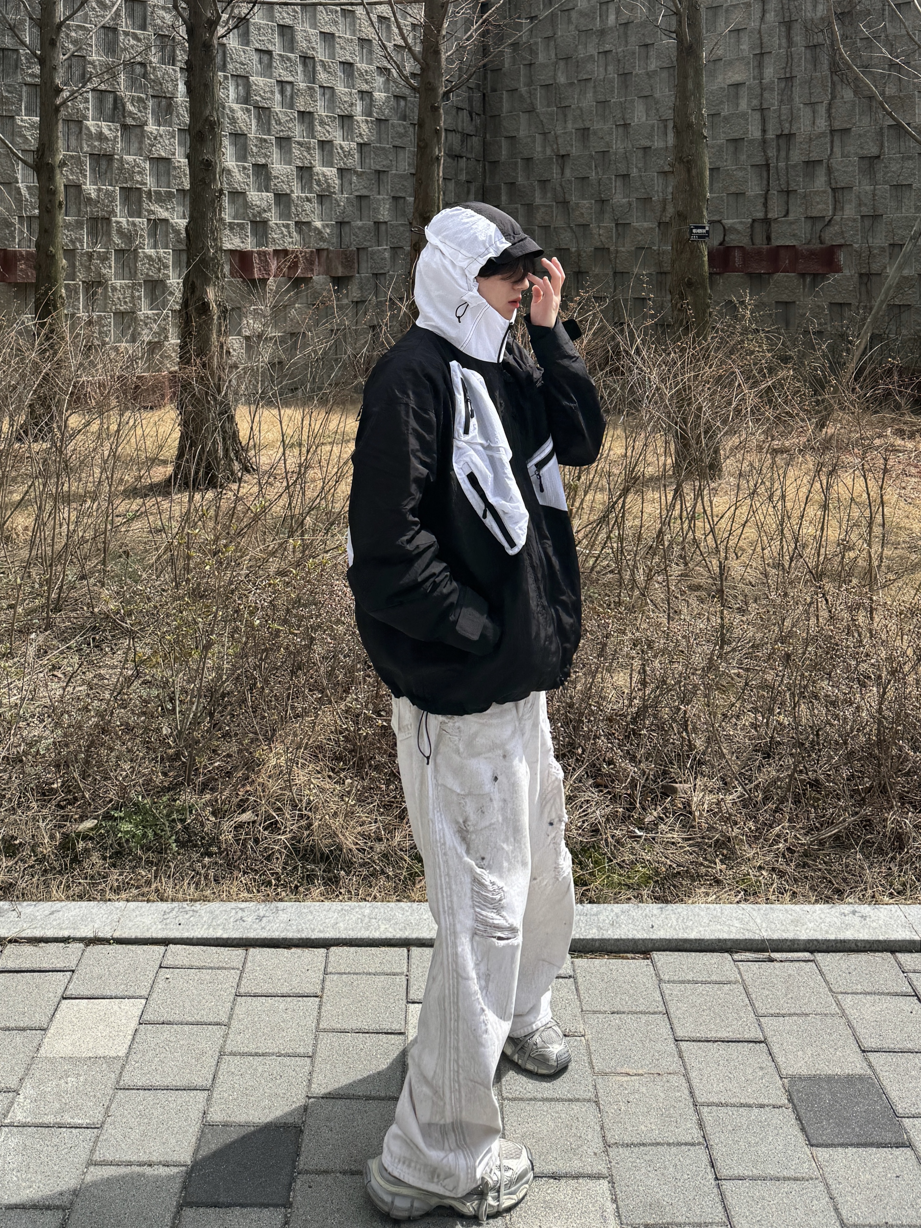 Undermycar Gusa Gashutein 6 Mono Block Wind Breaker Snow White - 24SS, Balenciaga 3XL Sneakers Light Beige 착용 스타일