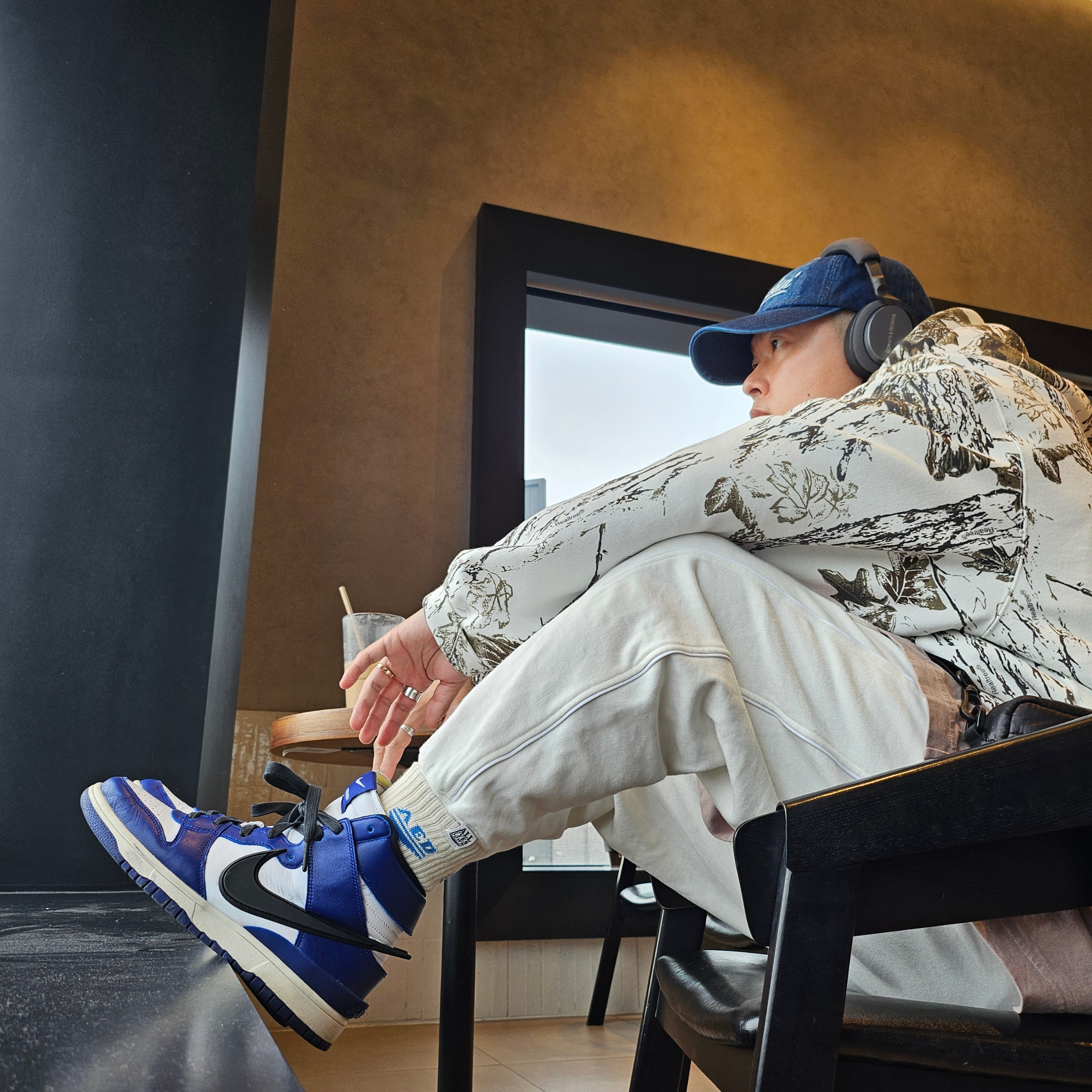 Yeezy Gap Engineered By Balenciaga Dove 3/4 Sleeve T-Shirt Beige, Supreme Small Box Hooded Sweatshirt Snow Camo - 24SS 착용 스타일 - 2