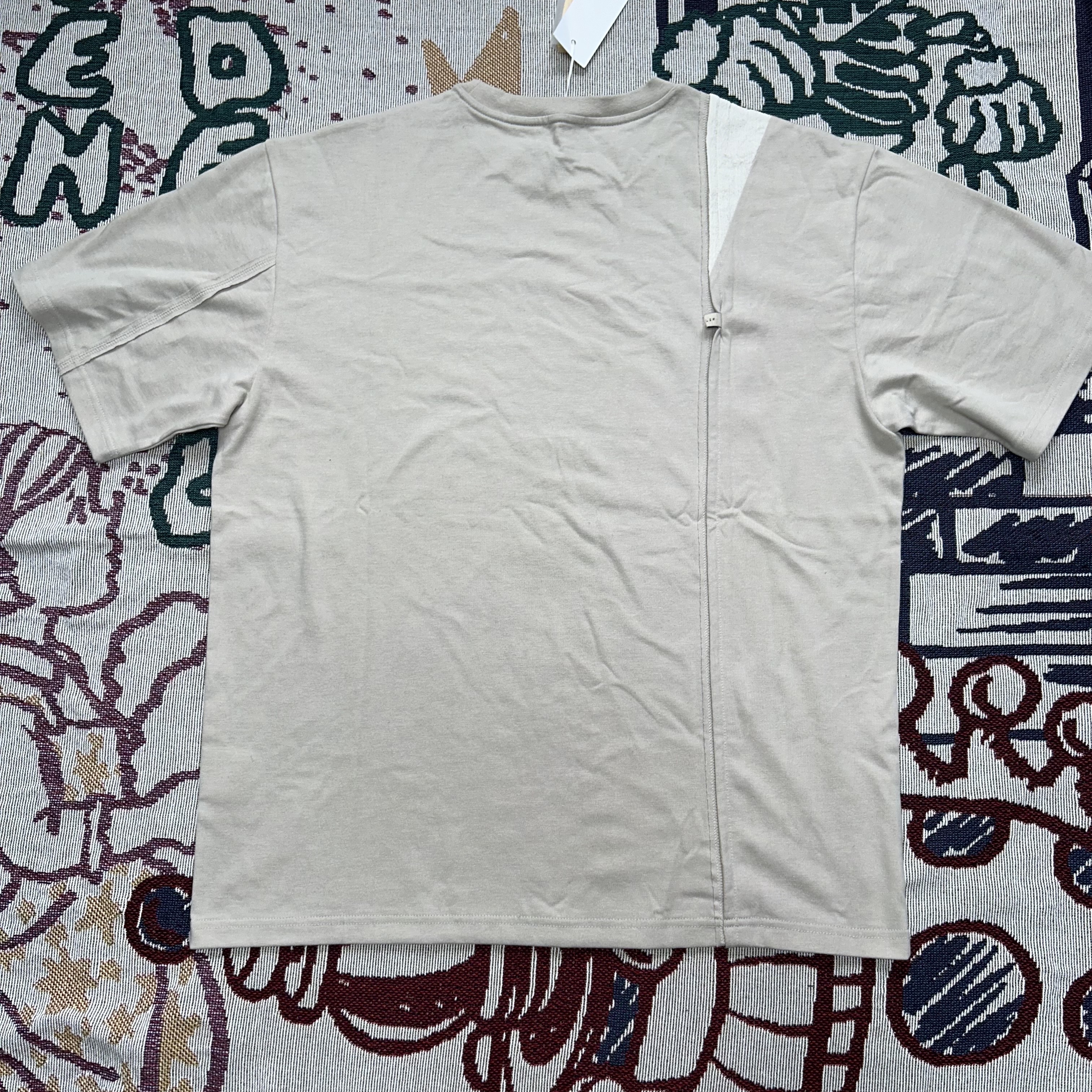 Xlim Ep.4 01 T-Shirt Beige 착용 스타일 - 4