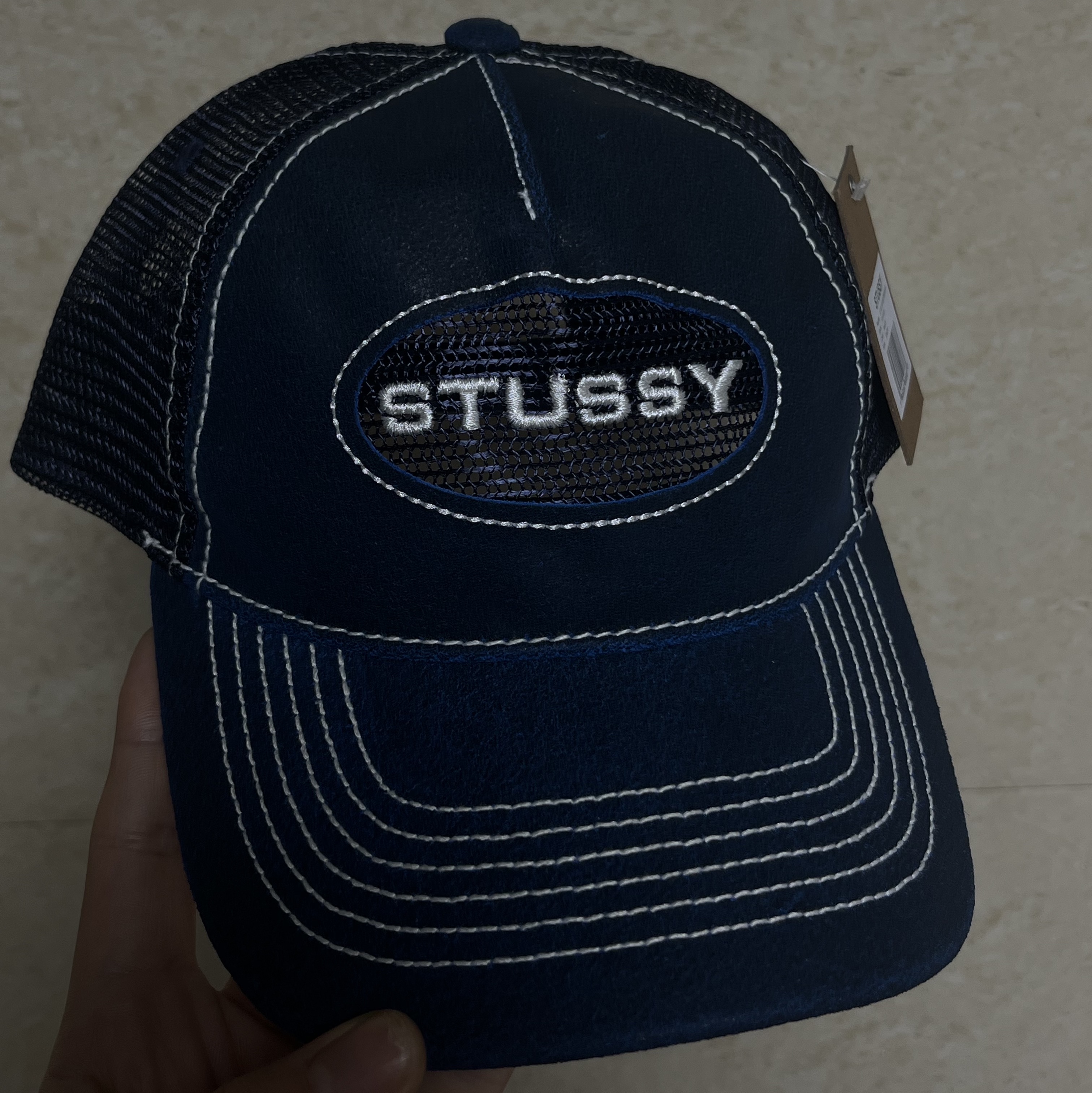 Stussy Low Pro Trucker Cut-Out Leather Snapback Navy 착용 스타일
