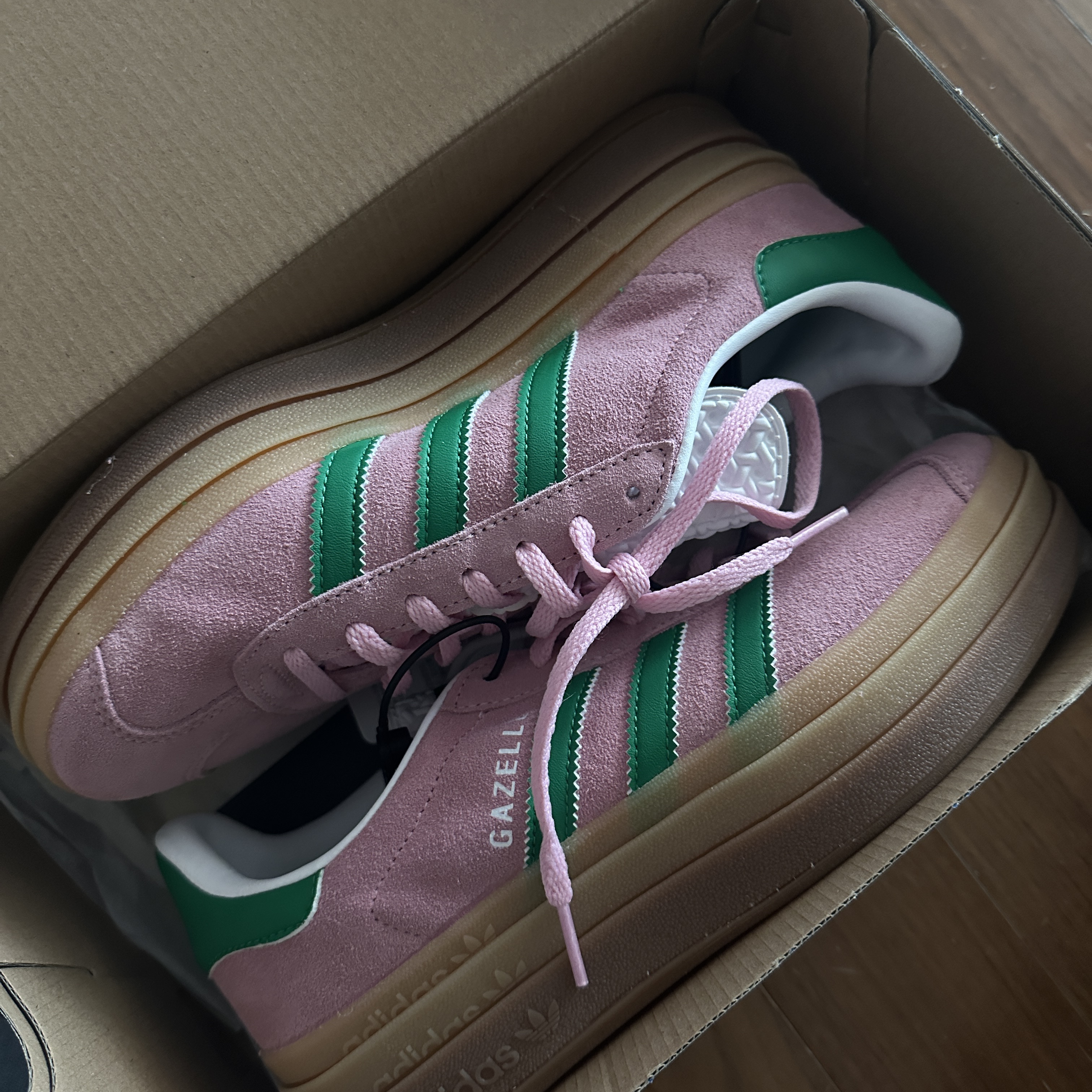 (W) Adidas Gazelle Bold True Pink Green 착용 스타일