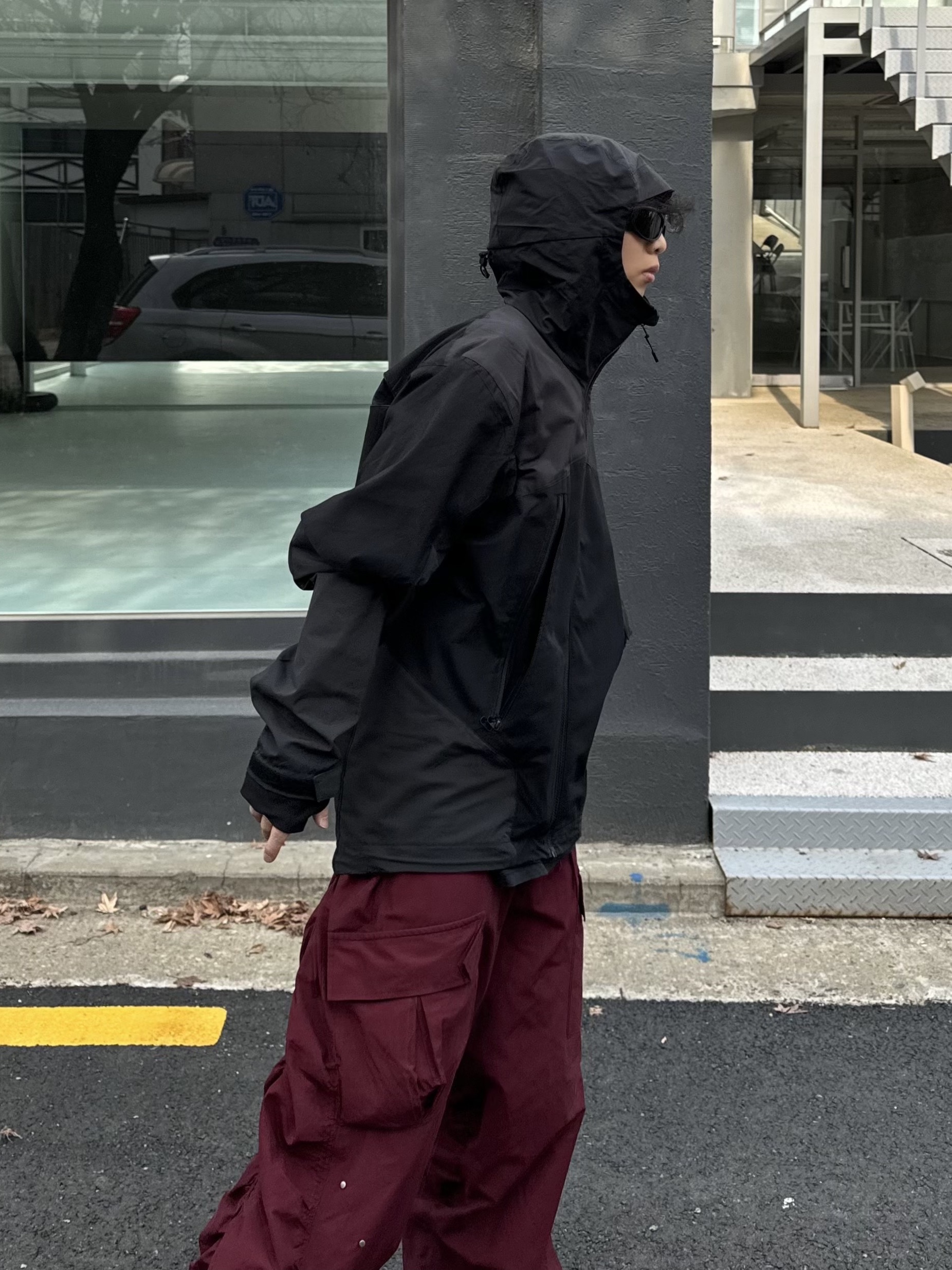 Nos Couleurs Pupa Shirring Cargo Pants Burgundy, Nike Air Kukini Triple Black 착용 스타일 - 2