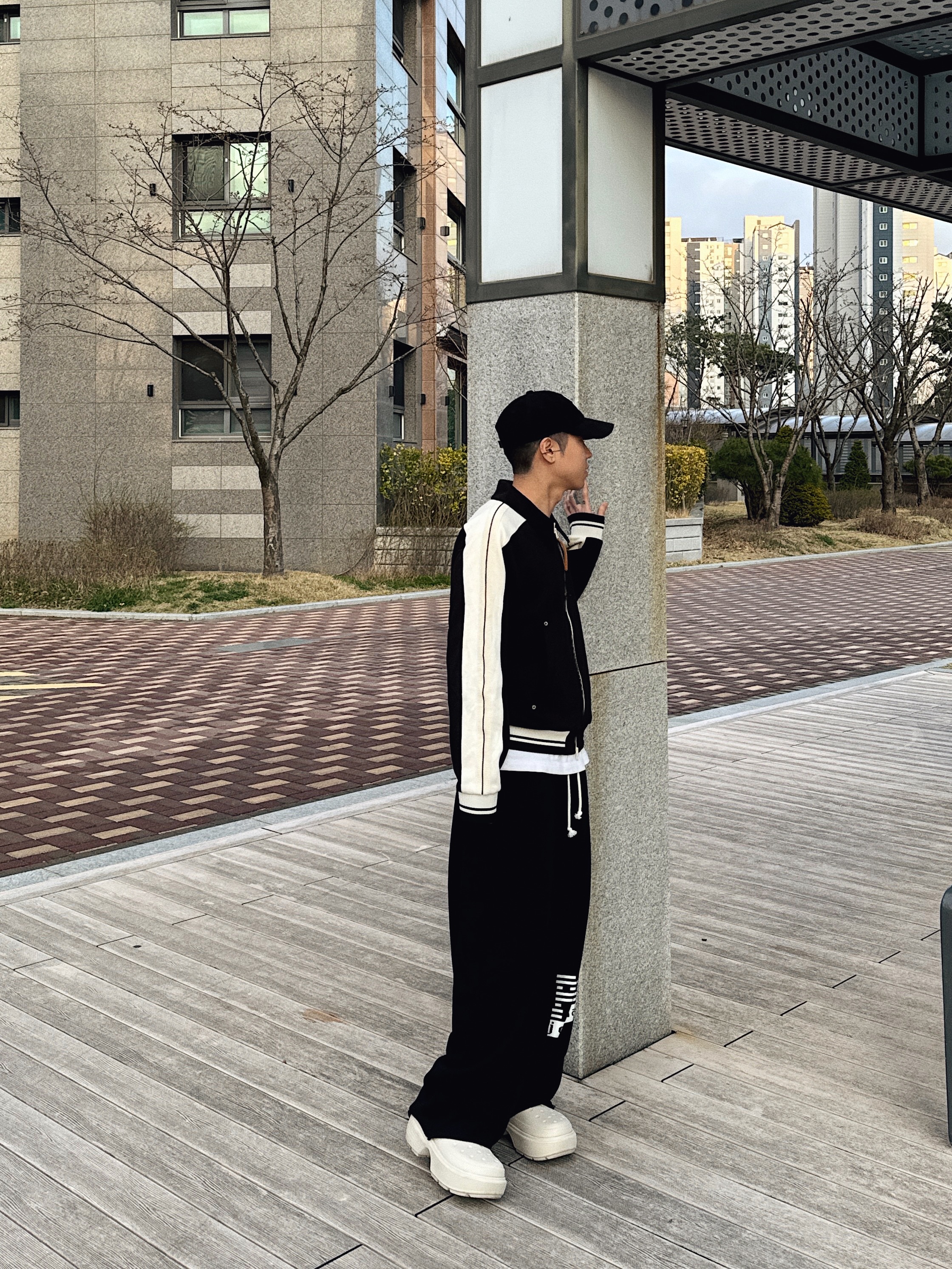 Satur Vintage Casual Lettering Ball Cap Vintage Gray, Crocs Stomp Puff Boot Stucco 착용 스타일 - 3