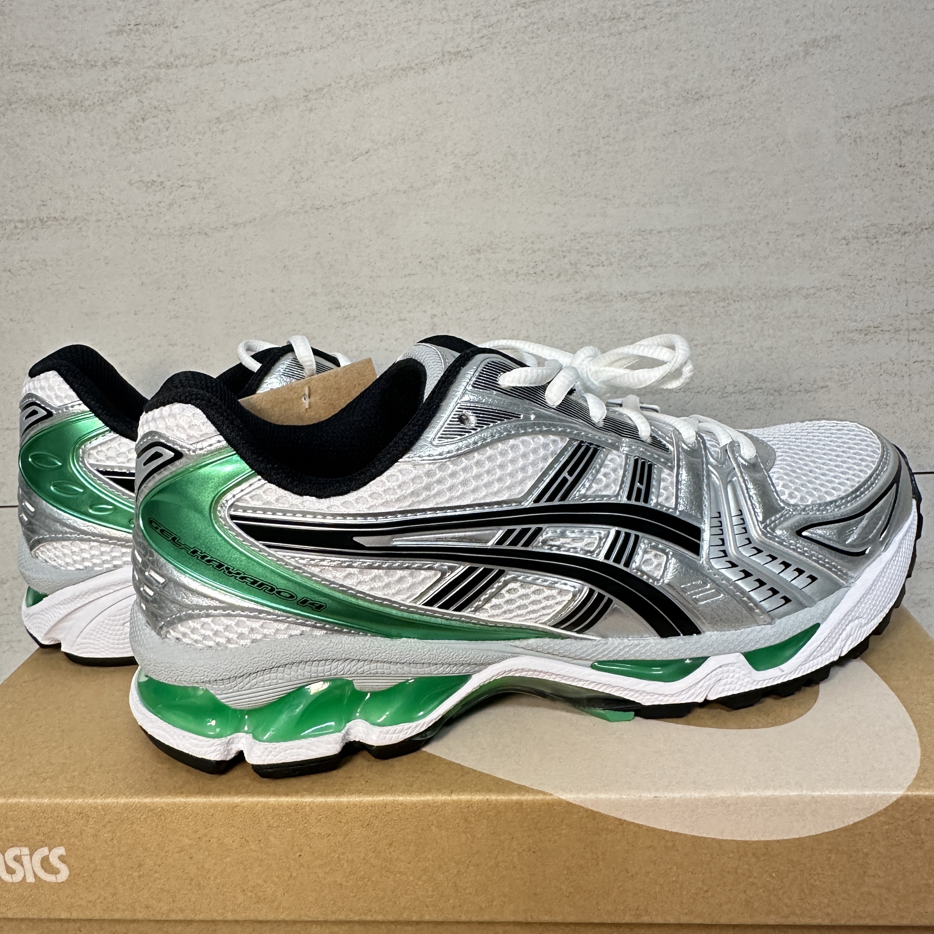 Asics Gel-Kayano 14 White Malachite Green 착용 스타일 - 2
