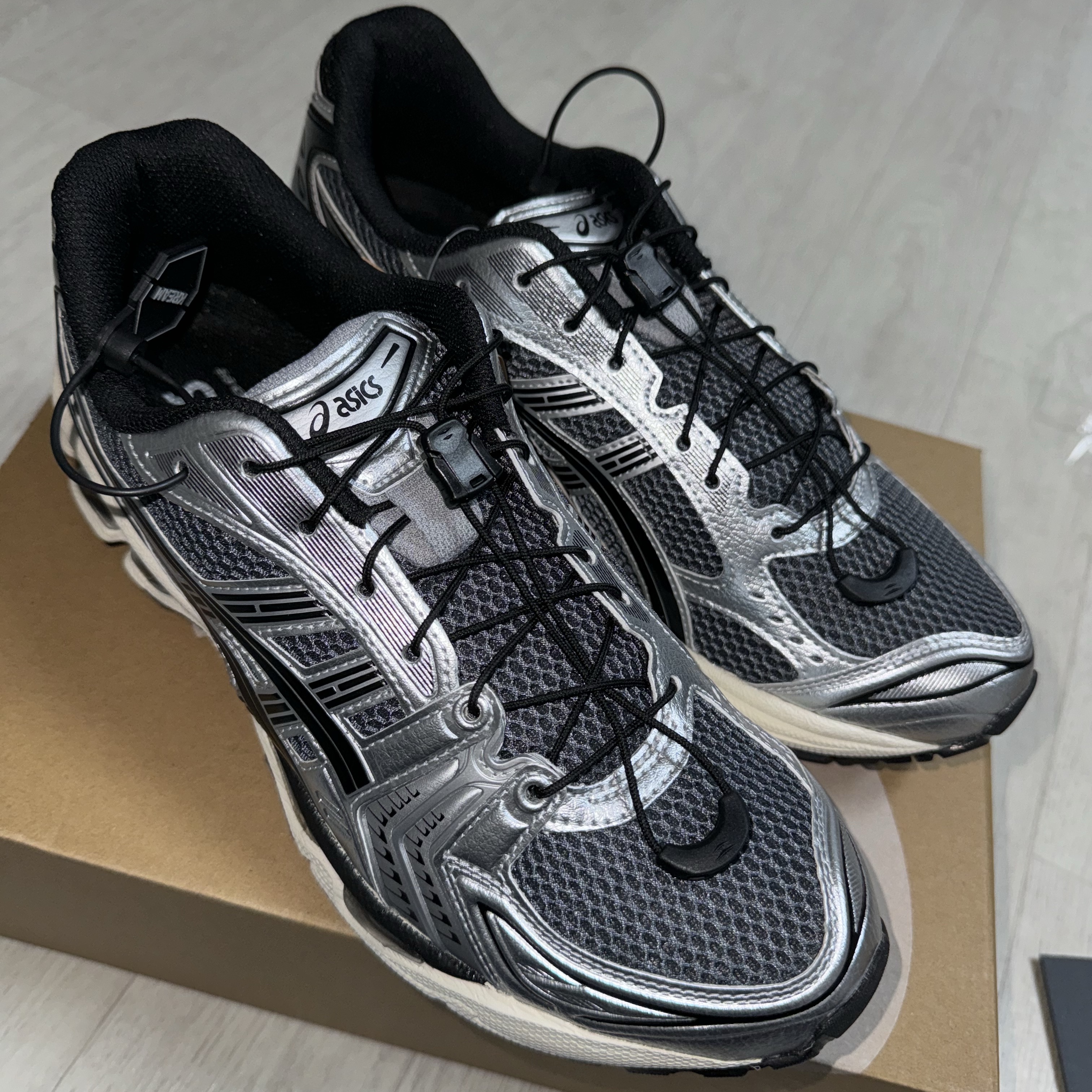 Asics Unlimited Gel-Kayano 14 Carrier Grey Black 착용 스타일 - 3