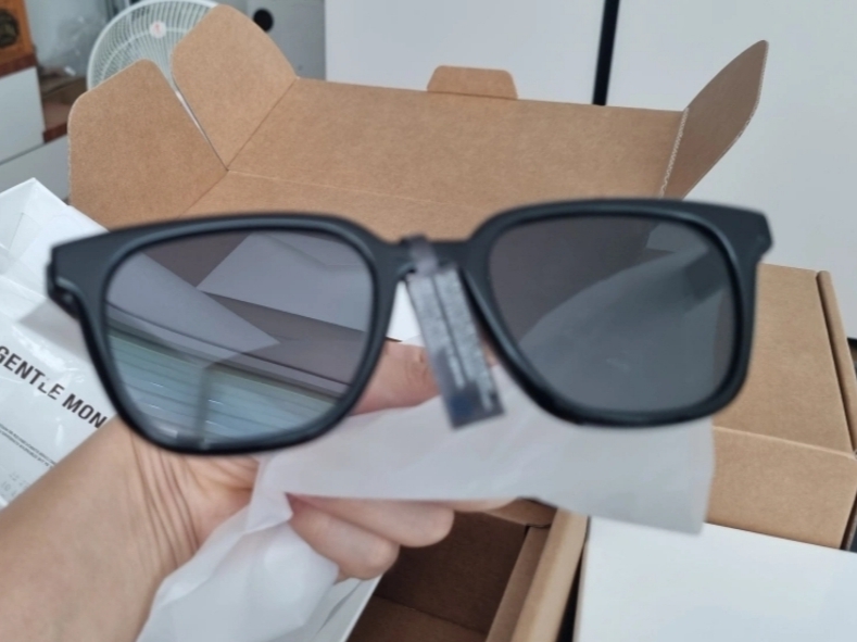 Gentle Monster x Maison Margiela MM007 Black Black 착용 스타일 - 2
