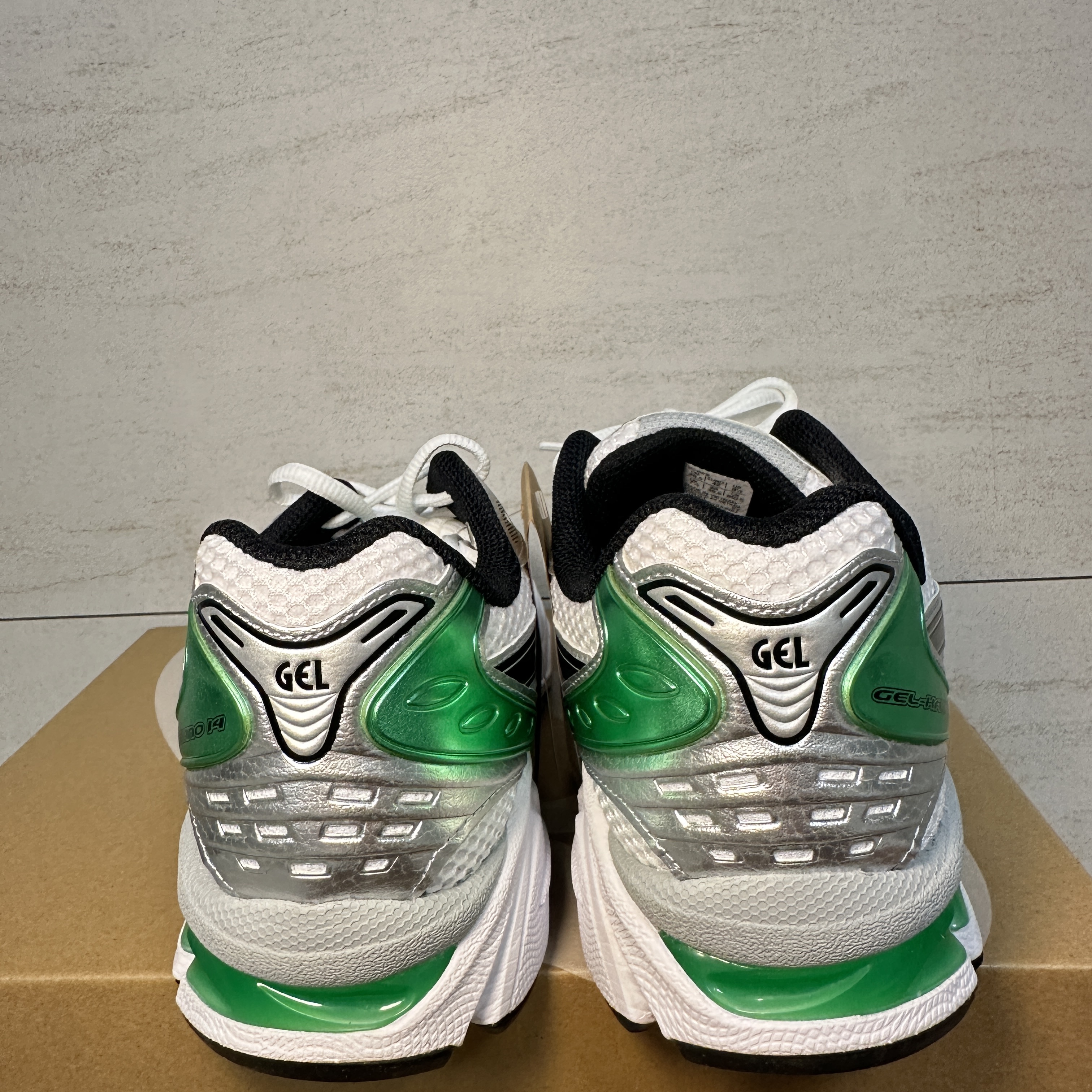 Asics Gel-Kayano 14 White Malachite Green 착용 스타일 - 3