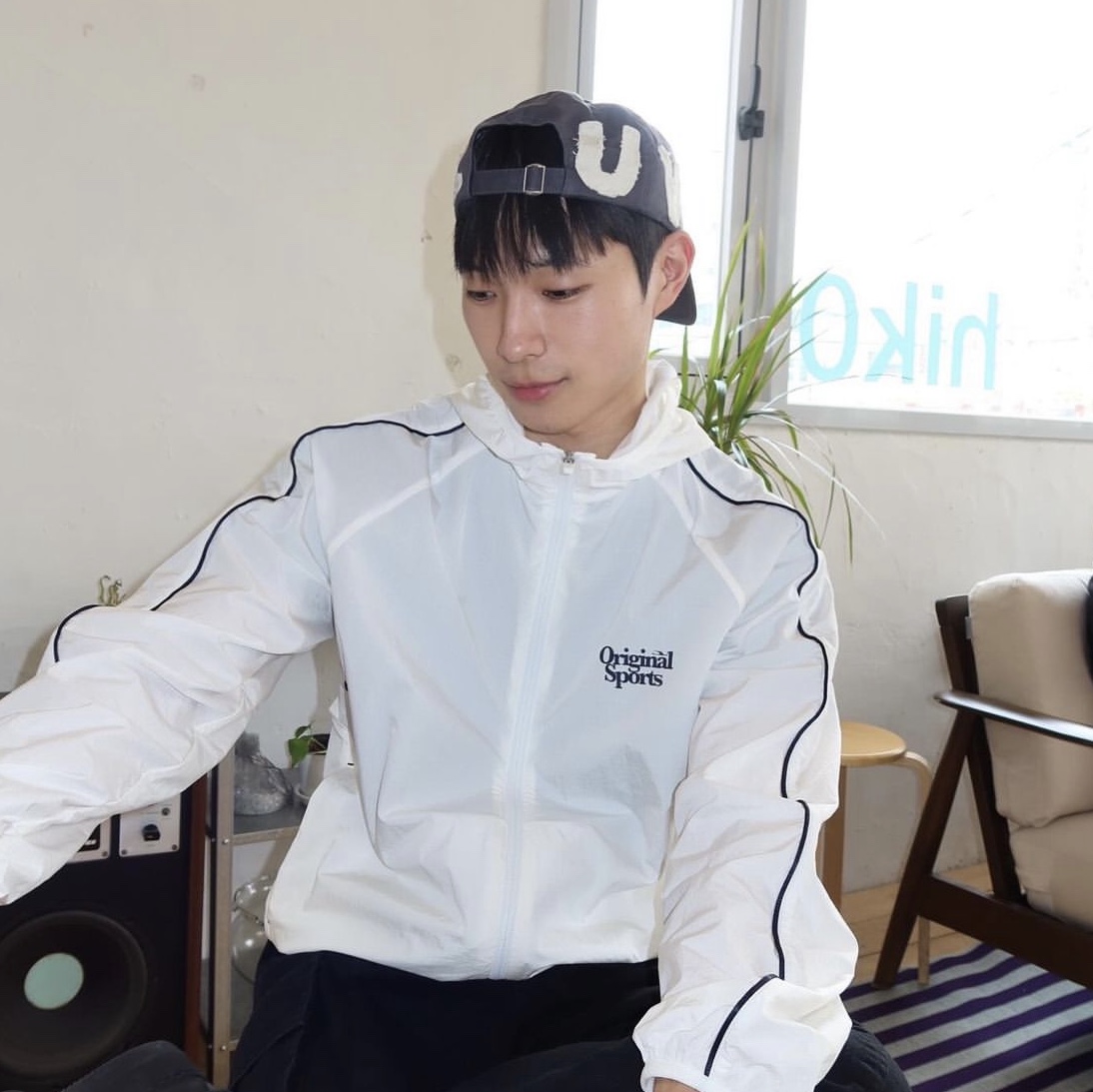 PRO-SPECS Vintage Running Jacket Cream 착용 스타일