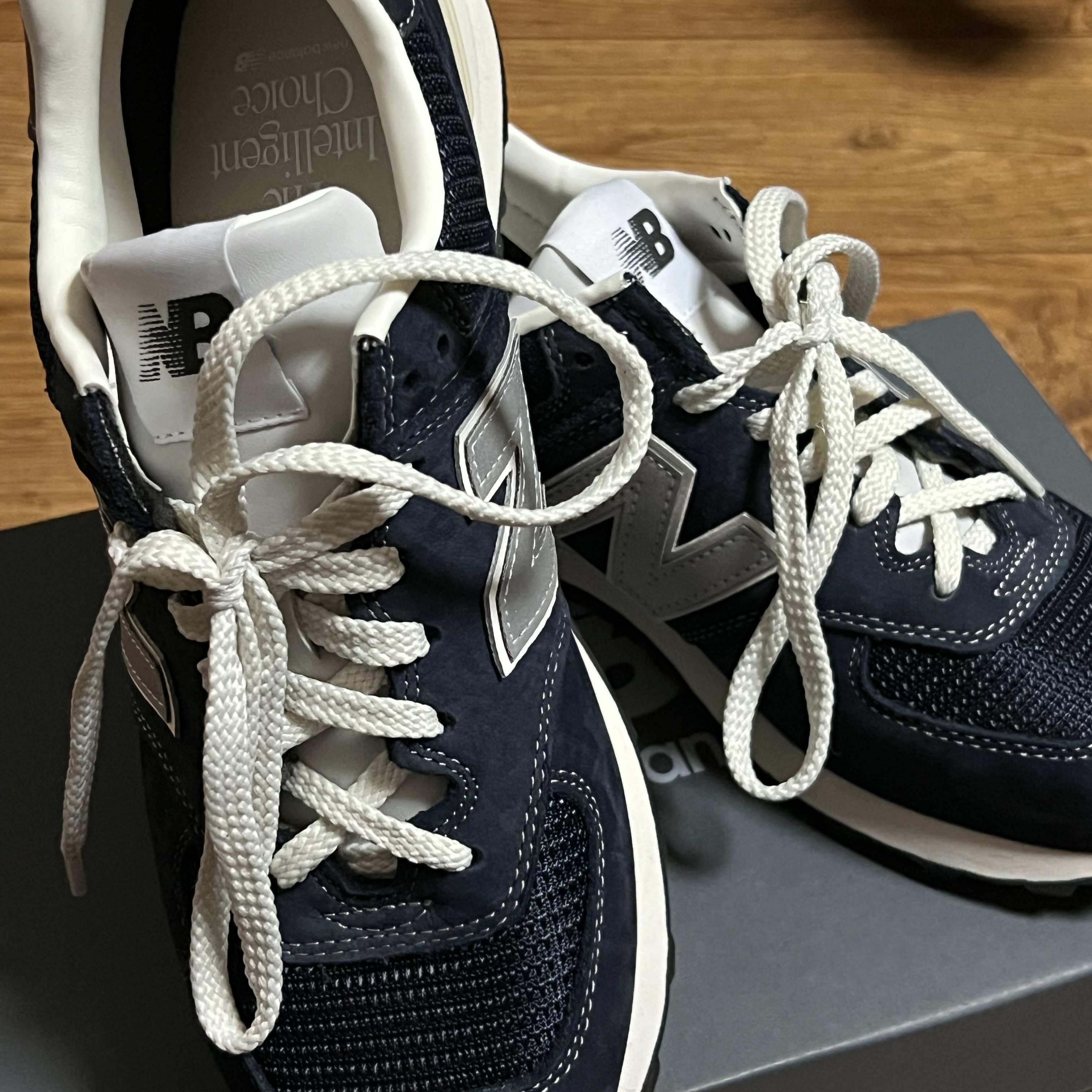 New Balance x Pottery 574 Premium Hard Navy 착용 스타일 - 2