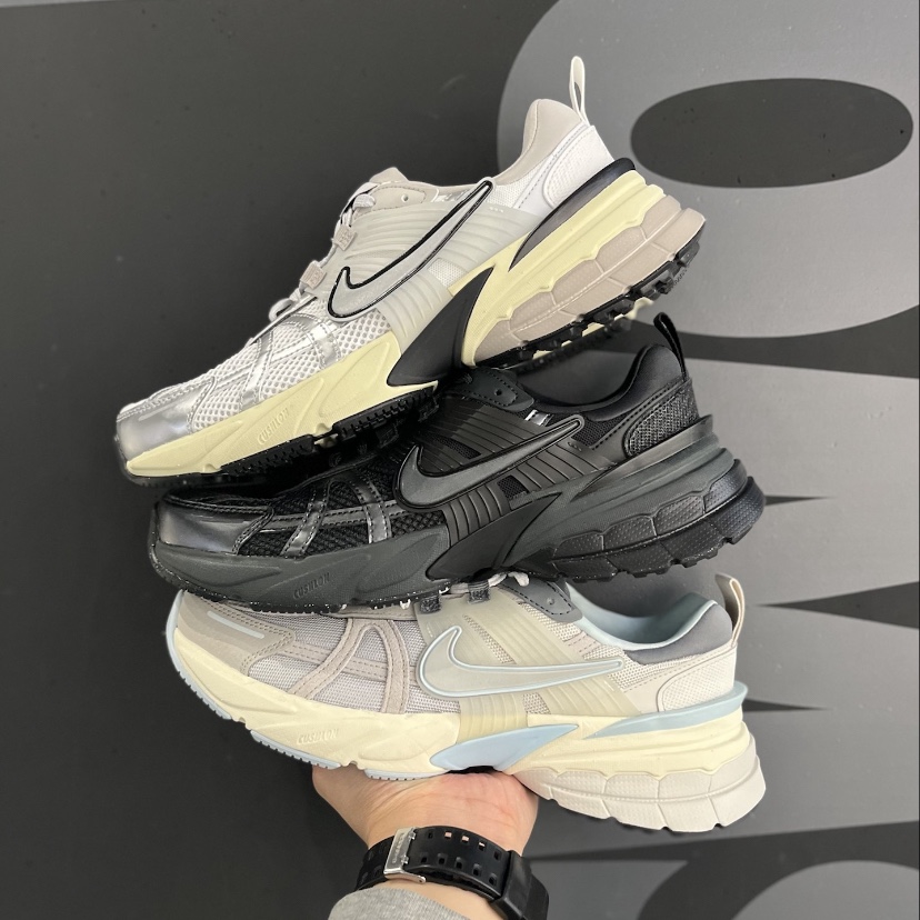 Nike V2K Run Black Anthracite 착용 스타일