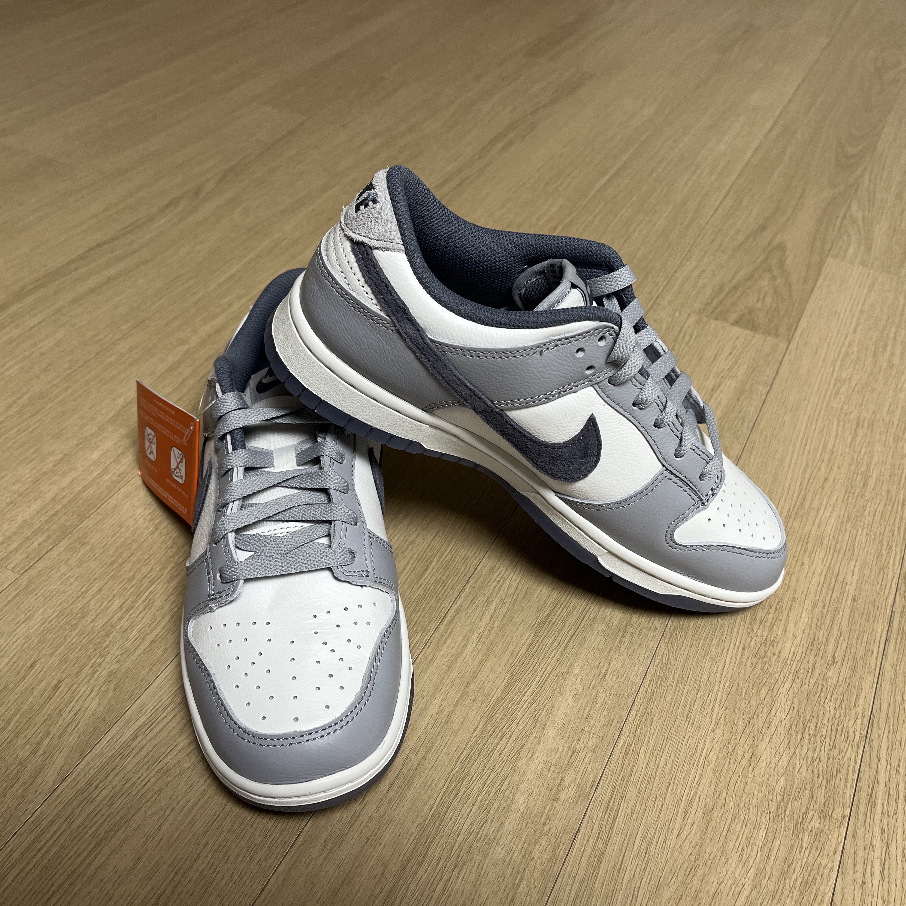 Nike Dunk Low Retro SE White Light Carbon 착용 스타일