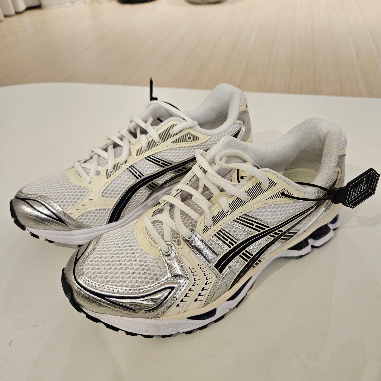 (W) Asics Gel-Kayano 14 White Midnight 착용 스타일