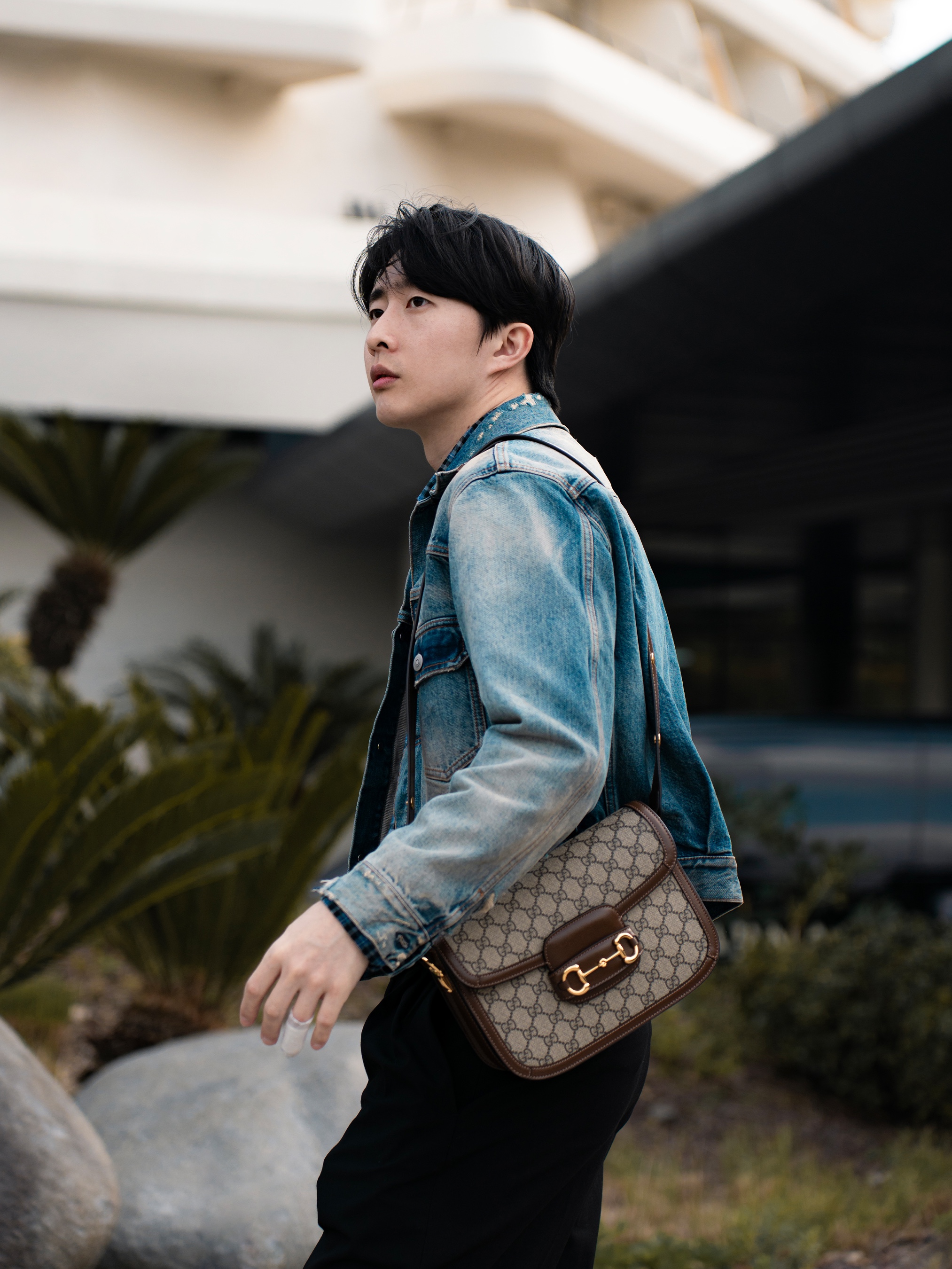 Gucci Horsebit 1955 Shoulder Bag Beige Ebony 착용 스타일 - 4