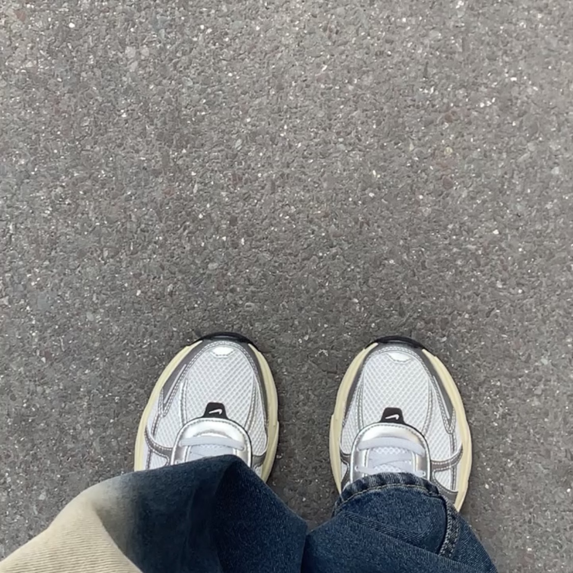 Nike V2K Run Summit White Metallic Silver 착용 스타일