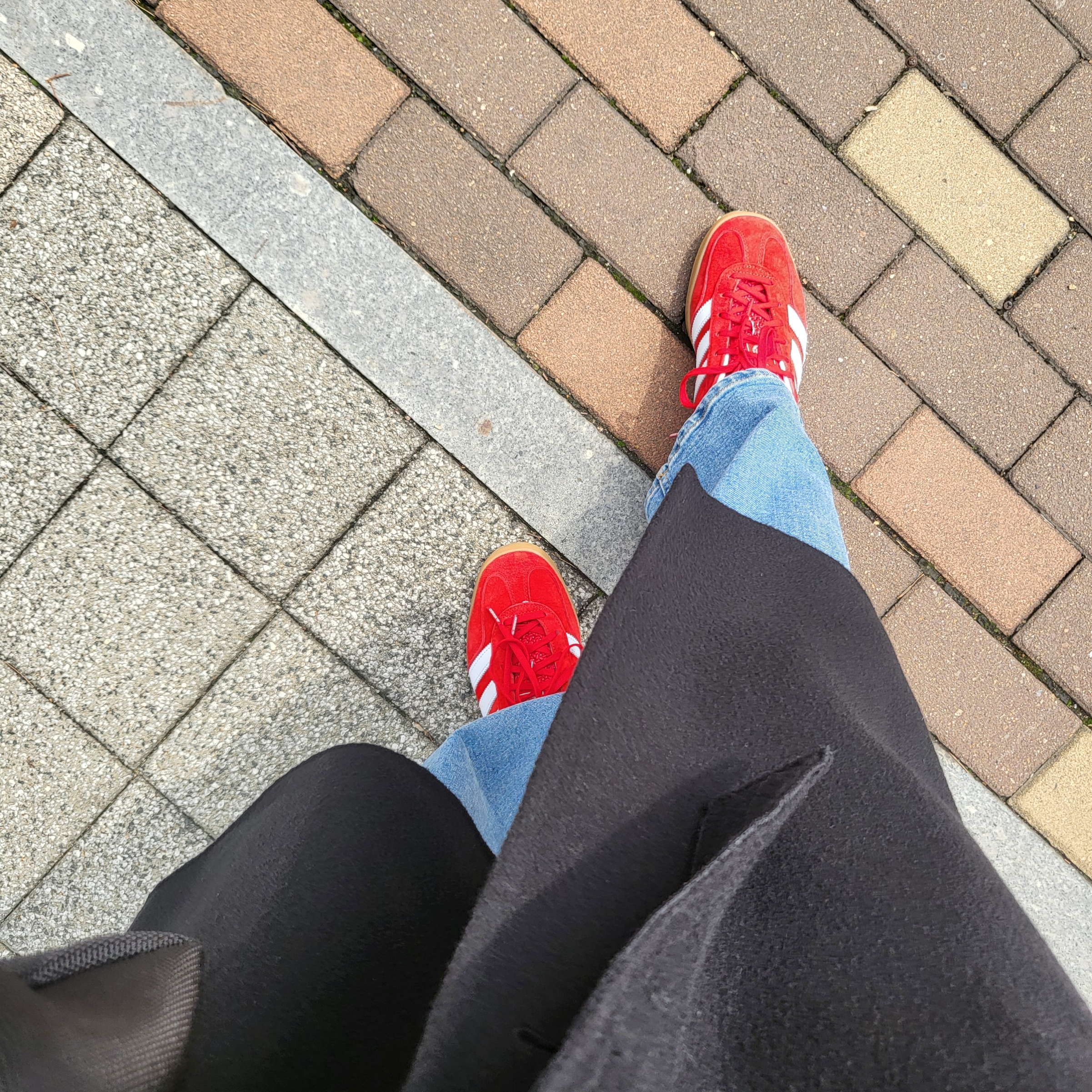 Adidas Gazelle Indoor Scarlet 착용 스타일