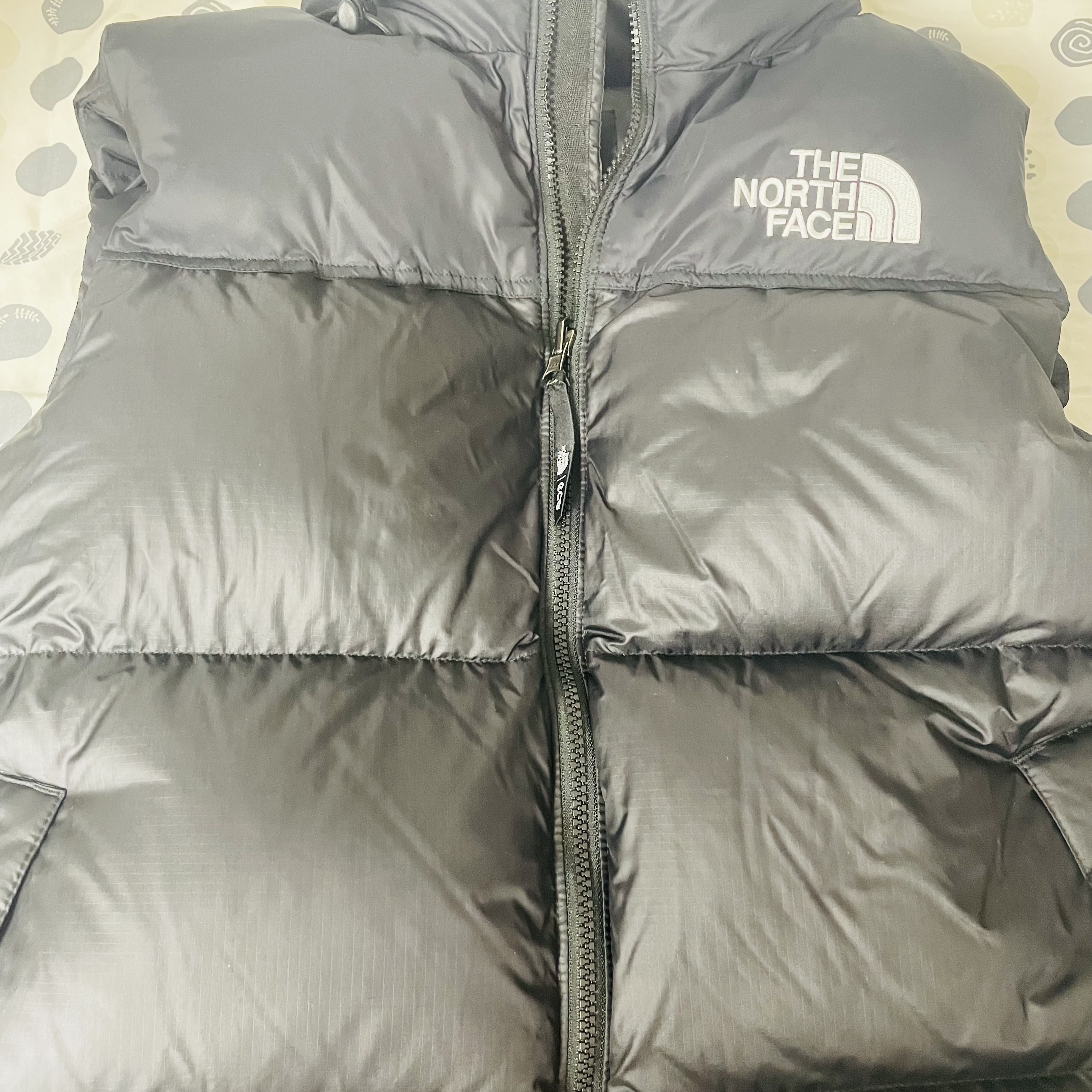 The North Face 1996 Eco Nuptse Vest Black 착용 스타일