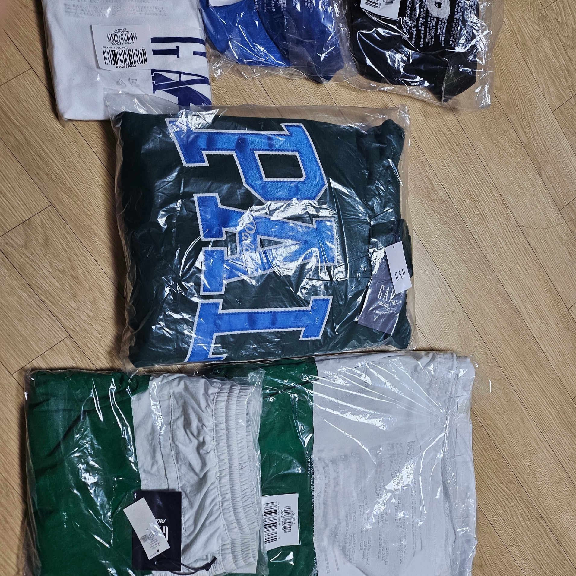 Palace x Gap Hood Rain Forest - 24SS, Palace x Gap 6-Panel Blue - 24SS 착용 스타일
