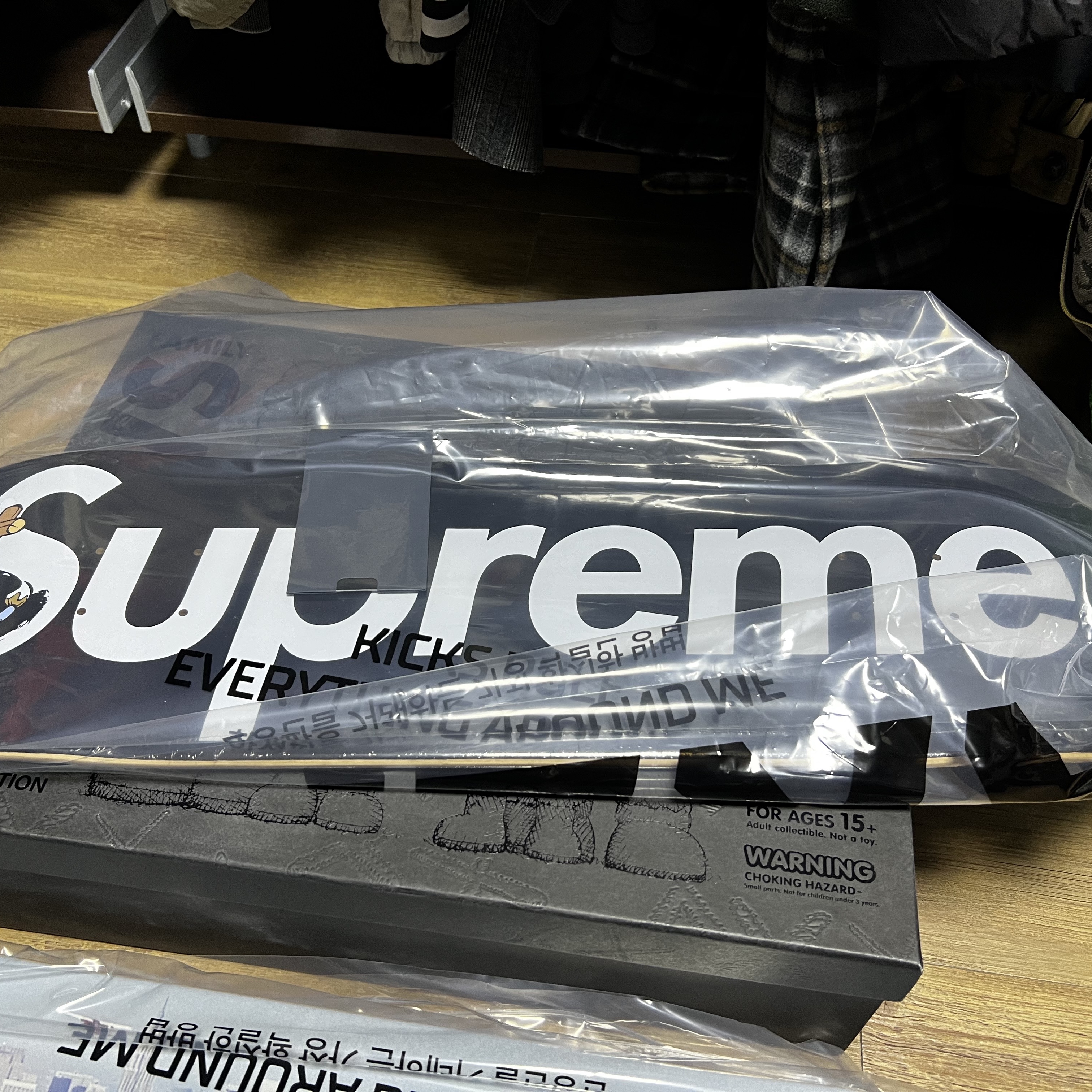 Supreme Smurf Skateboard Deck Black - 20FW, Supreme Aerial Skateboard Deck Multi-Color - 20FW 착용 스타일 - 1