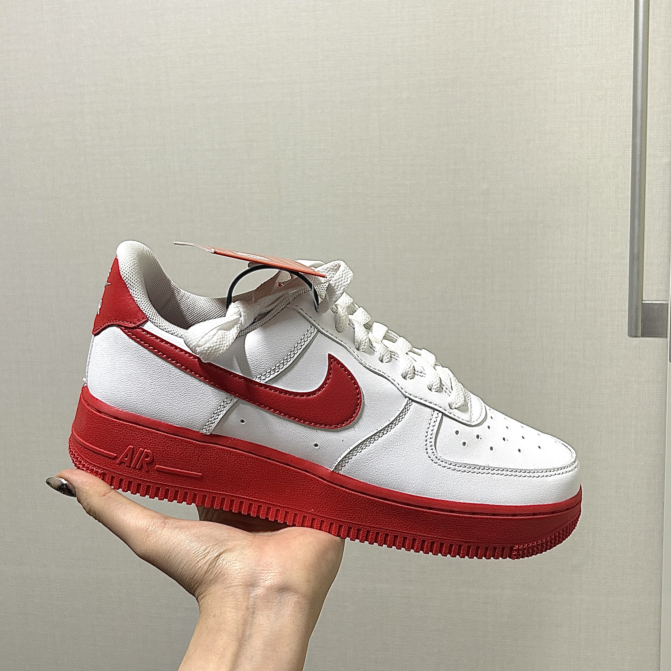 Nike Air Force 1 Low White Red Midsole 착용 스타일 - 1