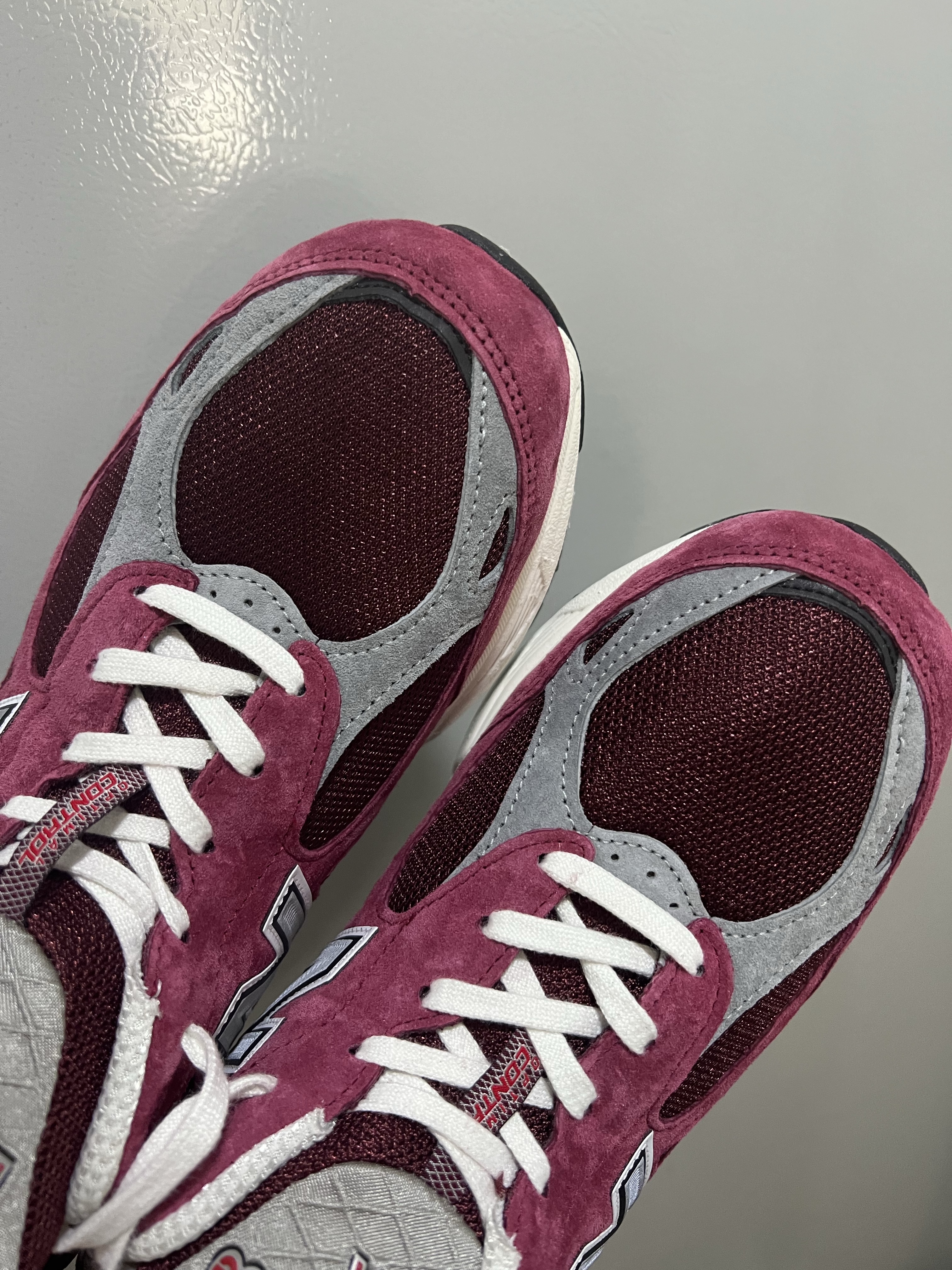New Balance 990v3 Made in USA Scarlet Marblehead 착용 스타일